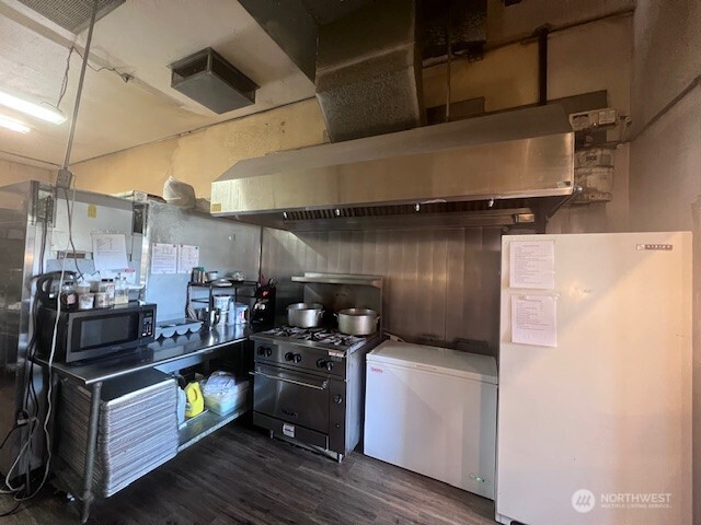 135 Ne Undisclosed Avenue Property Photo 2