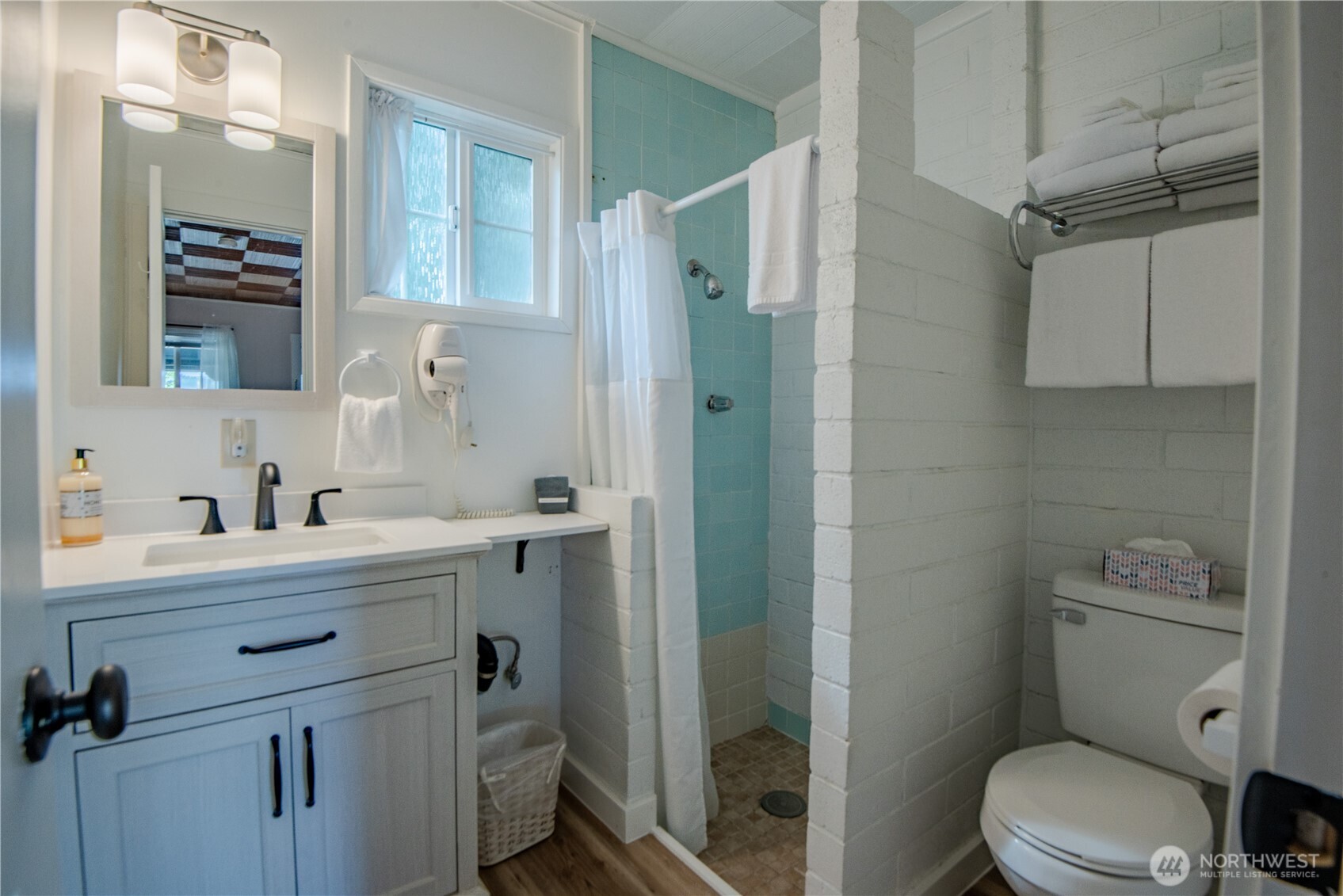 27131 N Us Highway 101 Property Photo 9