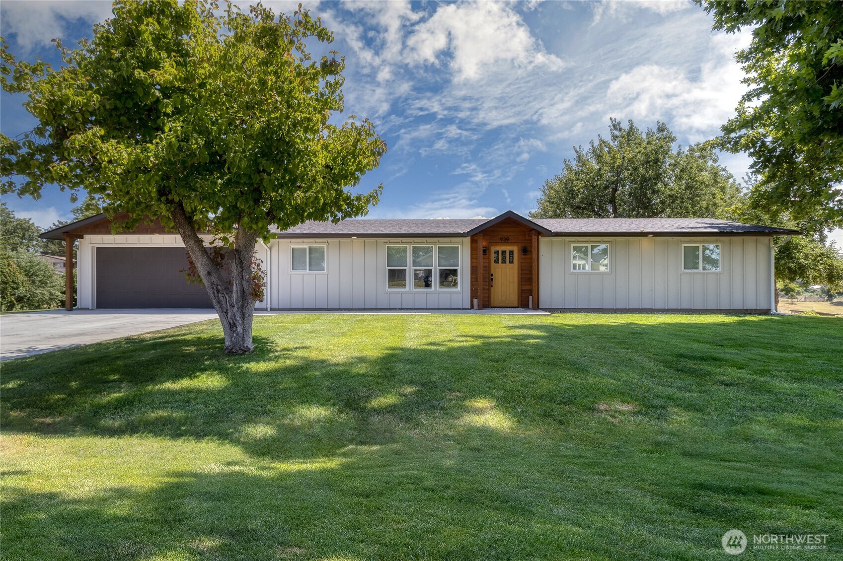 939 Stanley Drive Property Photo 1