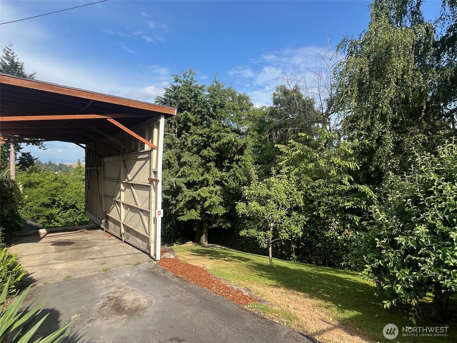 160 7th Avenue Property Photo 1