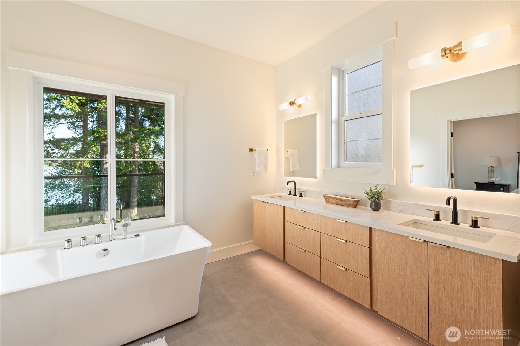 1197 Leighton Street Property Photo 36