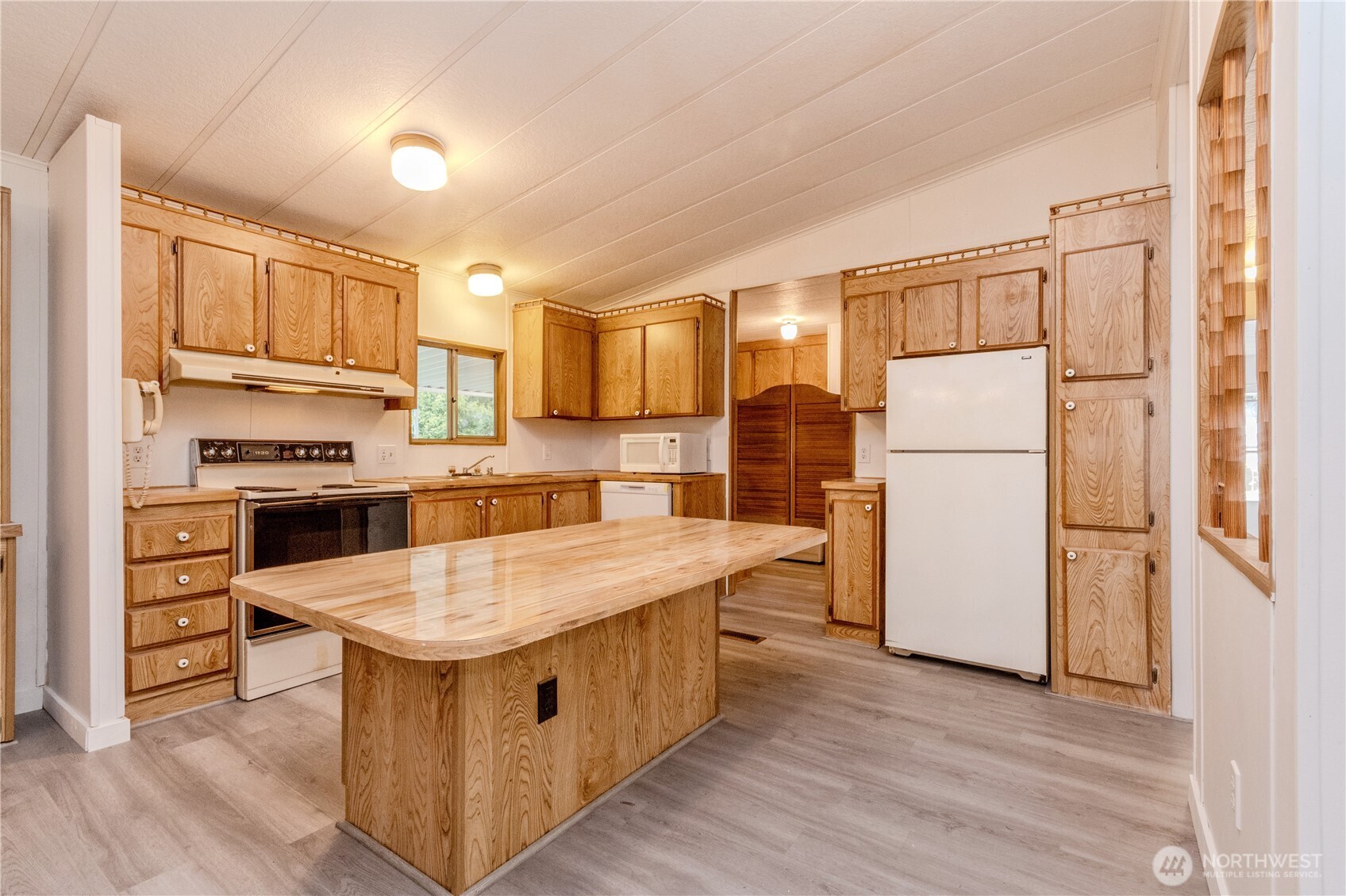 24443 Wicker Road 16 Property Photo 10