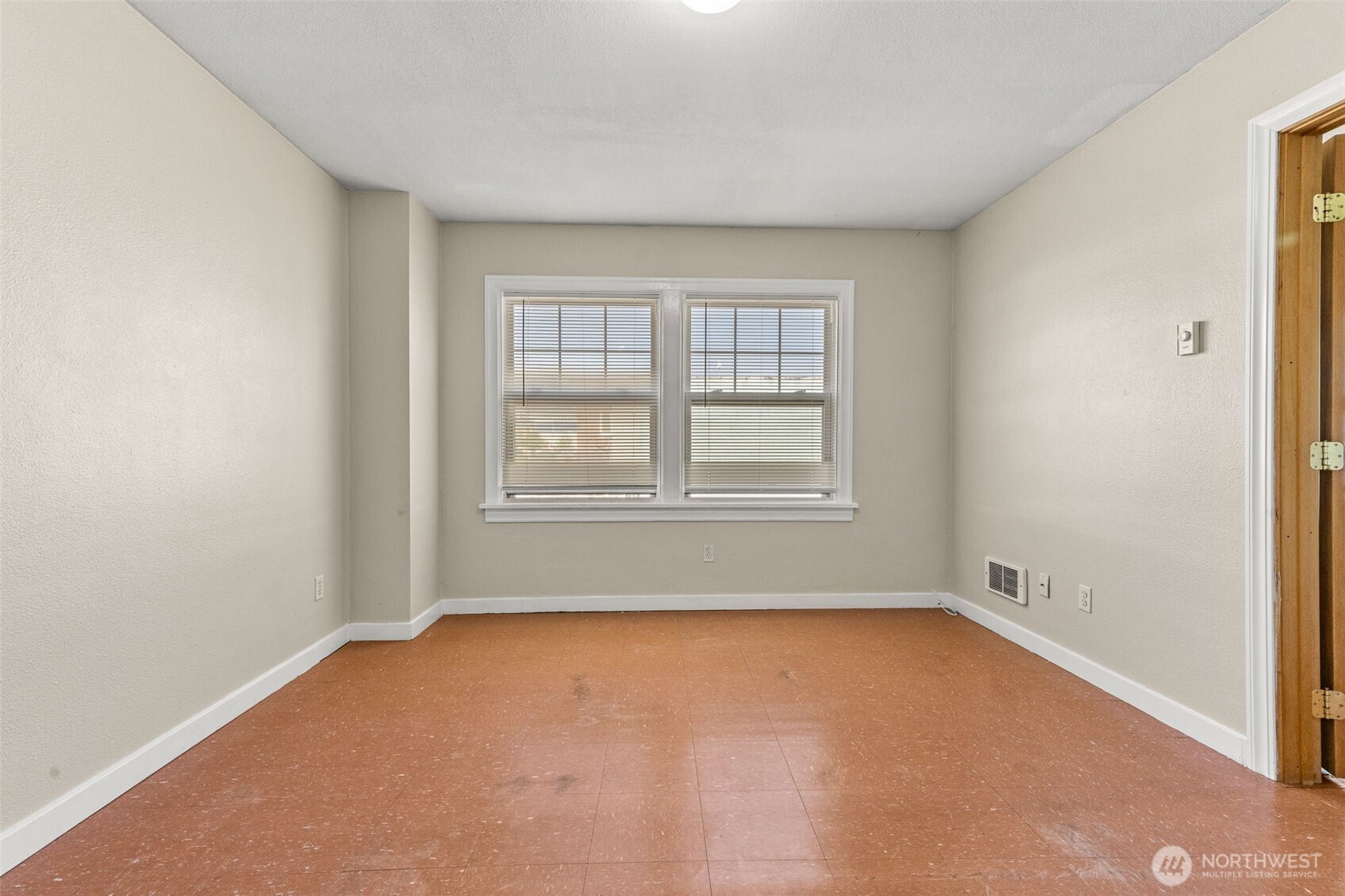 314 W First Street Property Photo 4