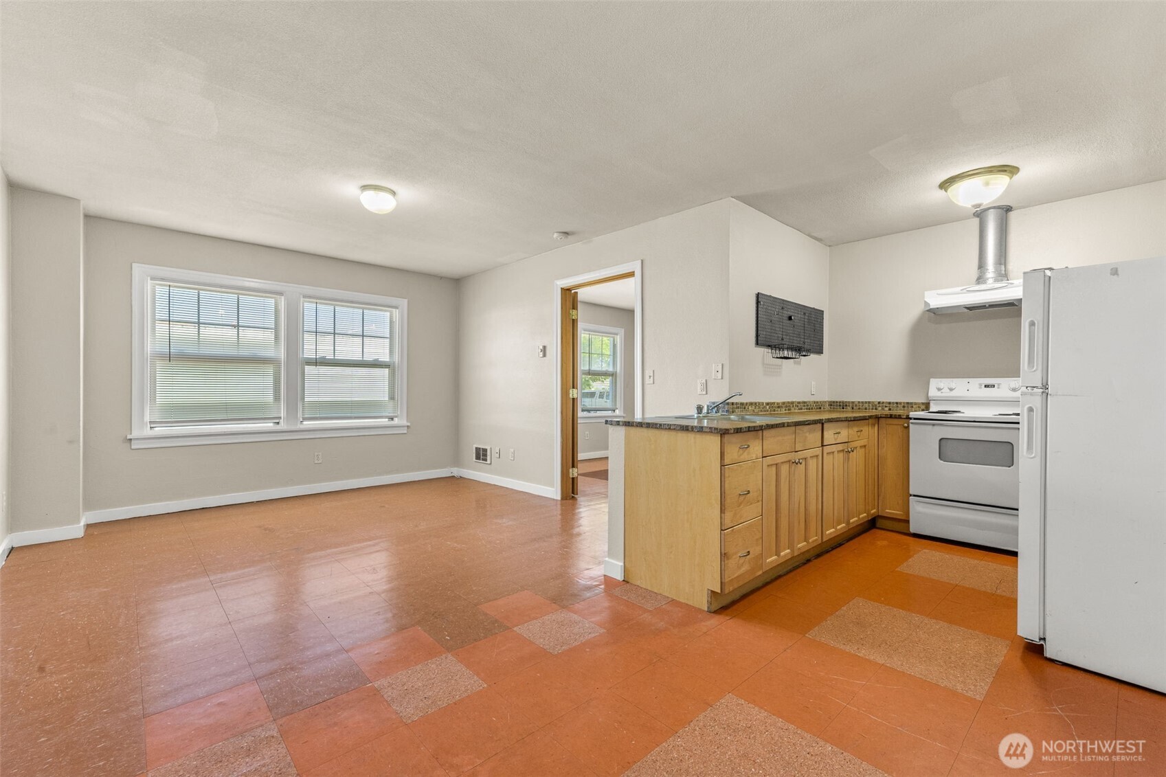 314 W First Street Property Photo 6