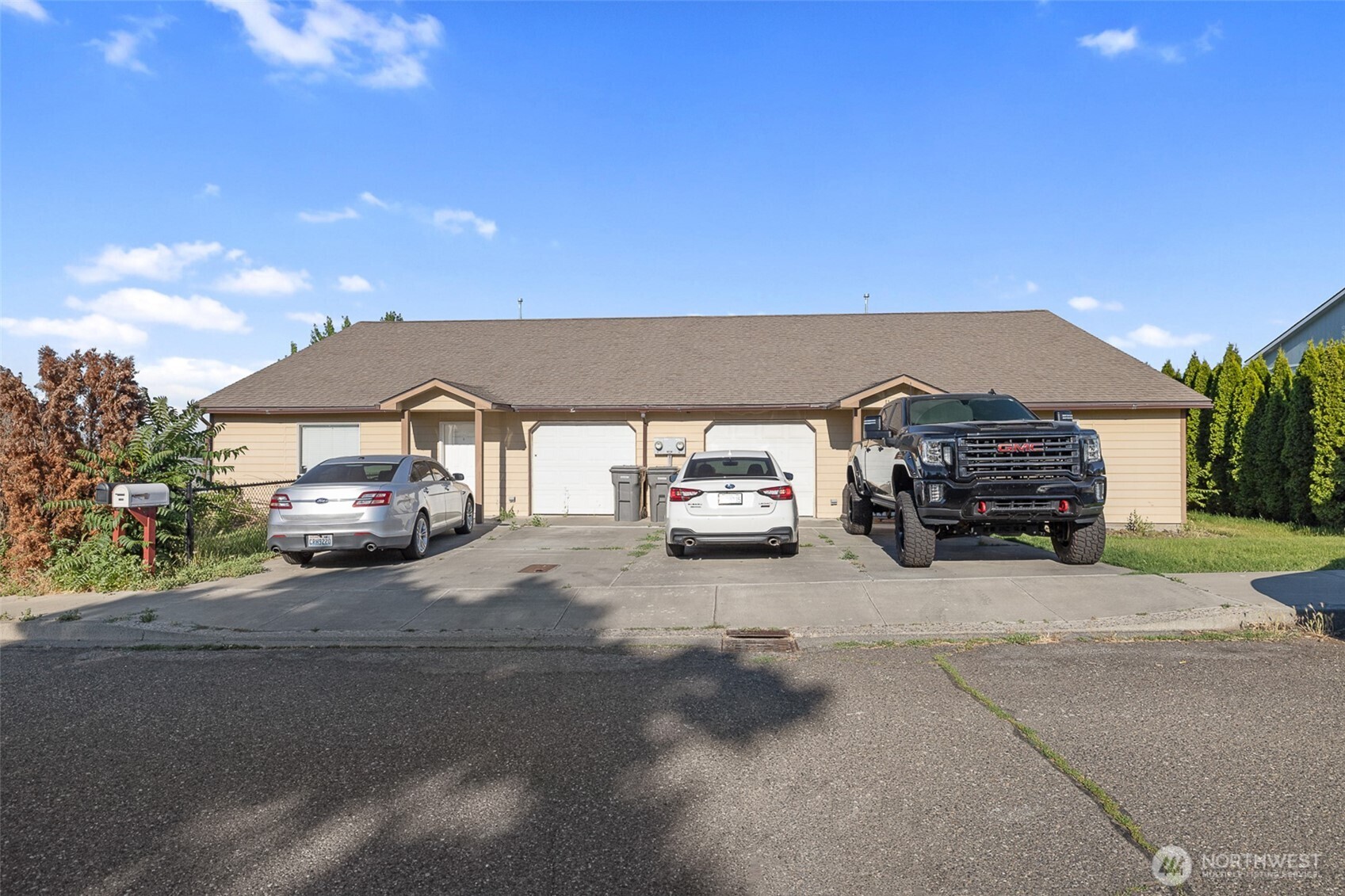 1105 S Olympia Place Property Photo 1