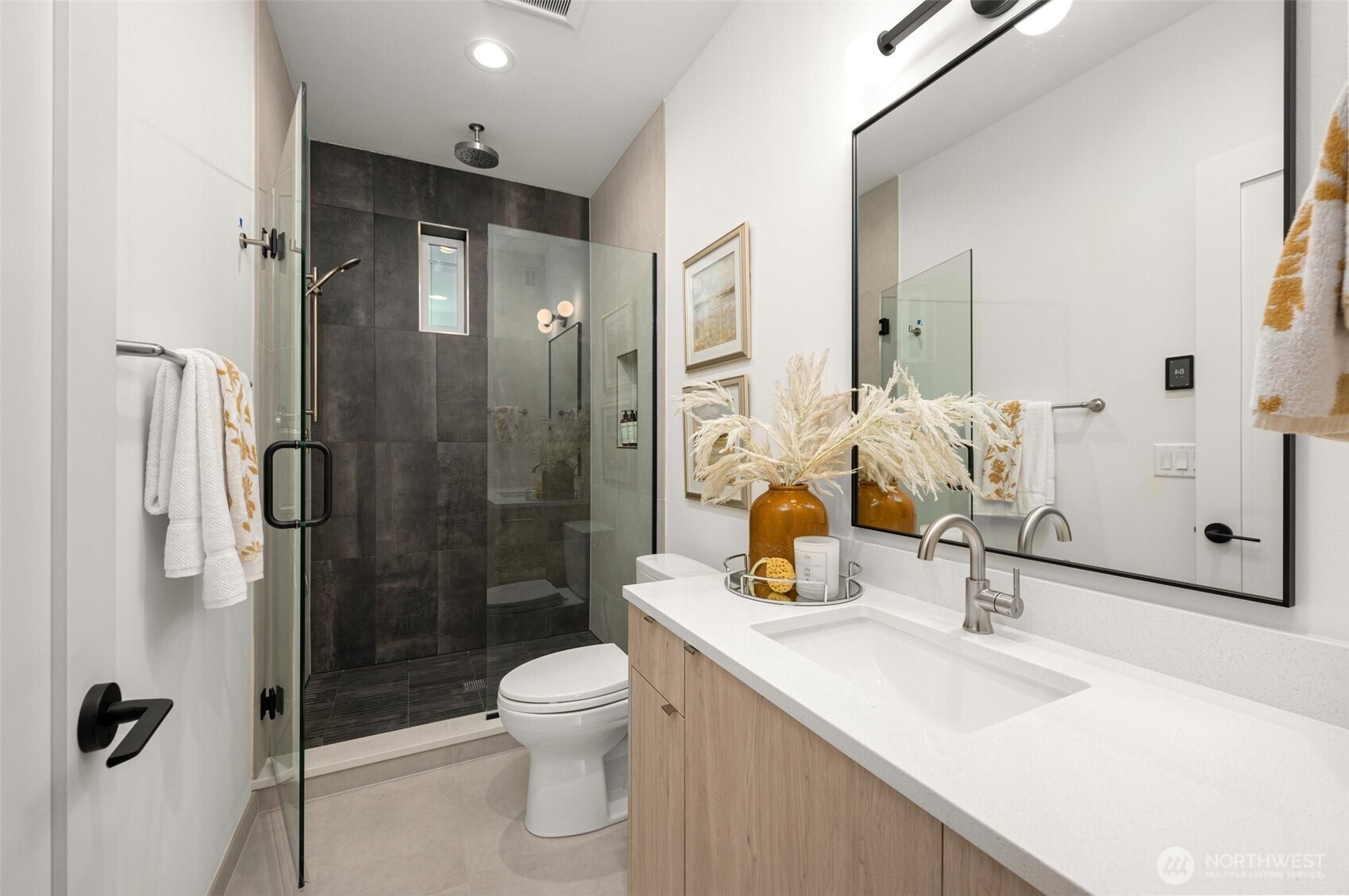222 E 10th Avenue Property Photo 18