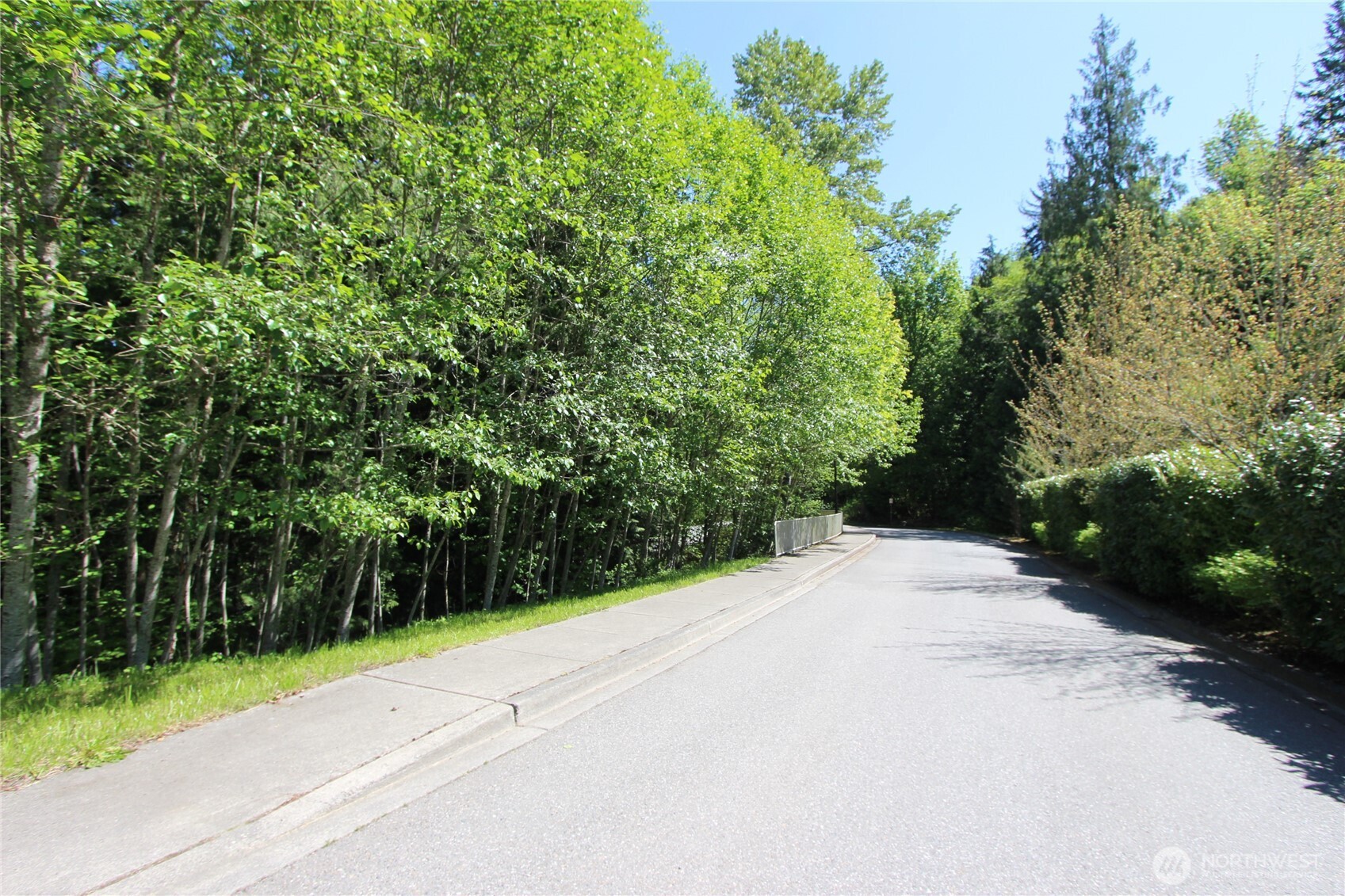 4621 Beaver Pond Drive Property Photo 6