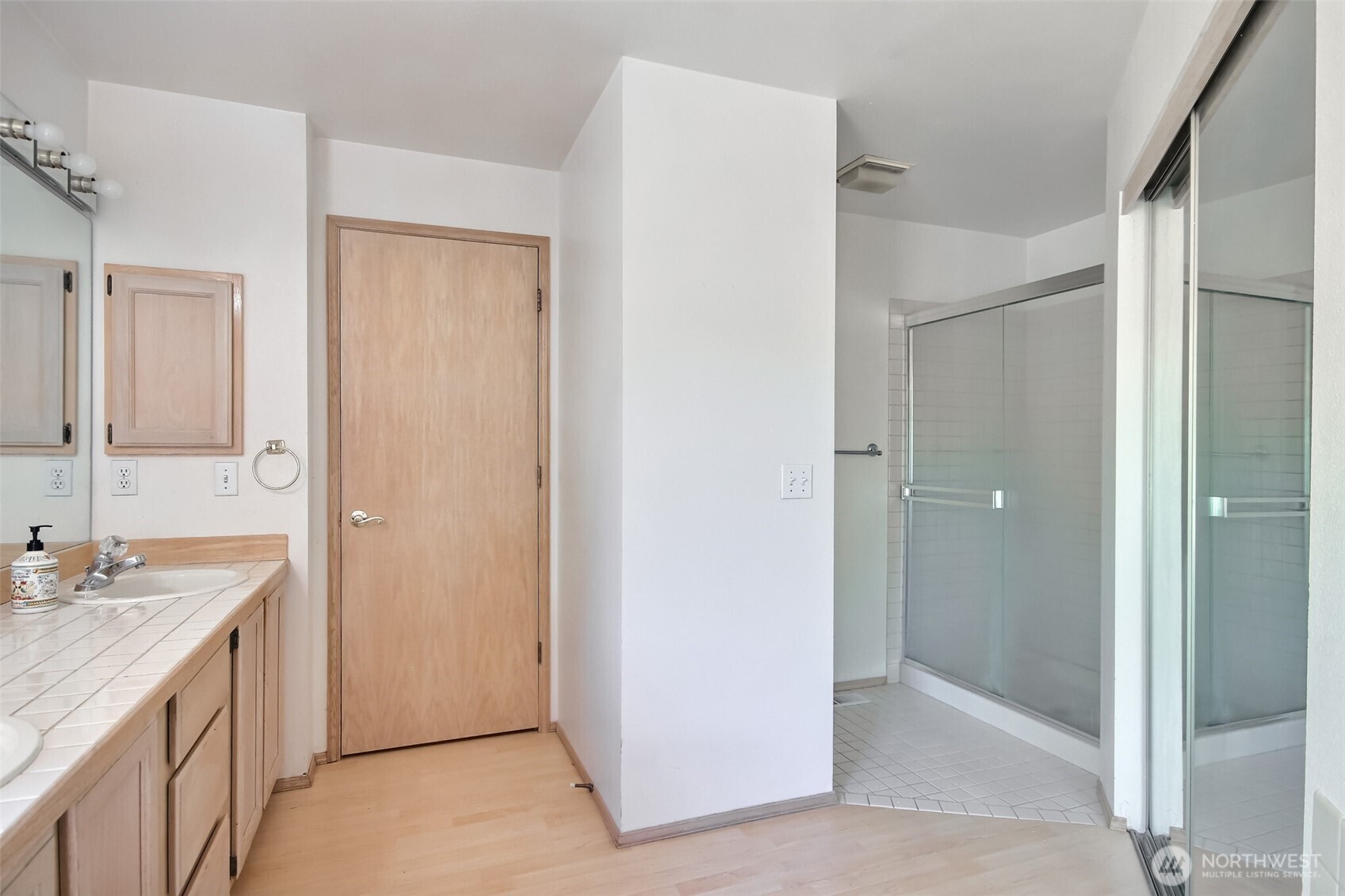 101 Eagle Ridge Drive Property Photo 18