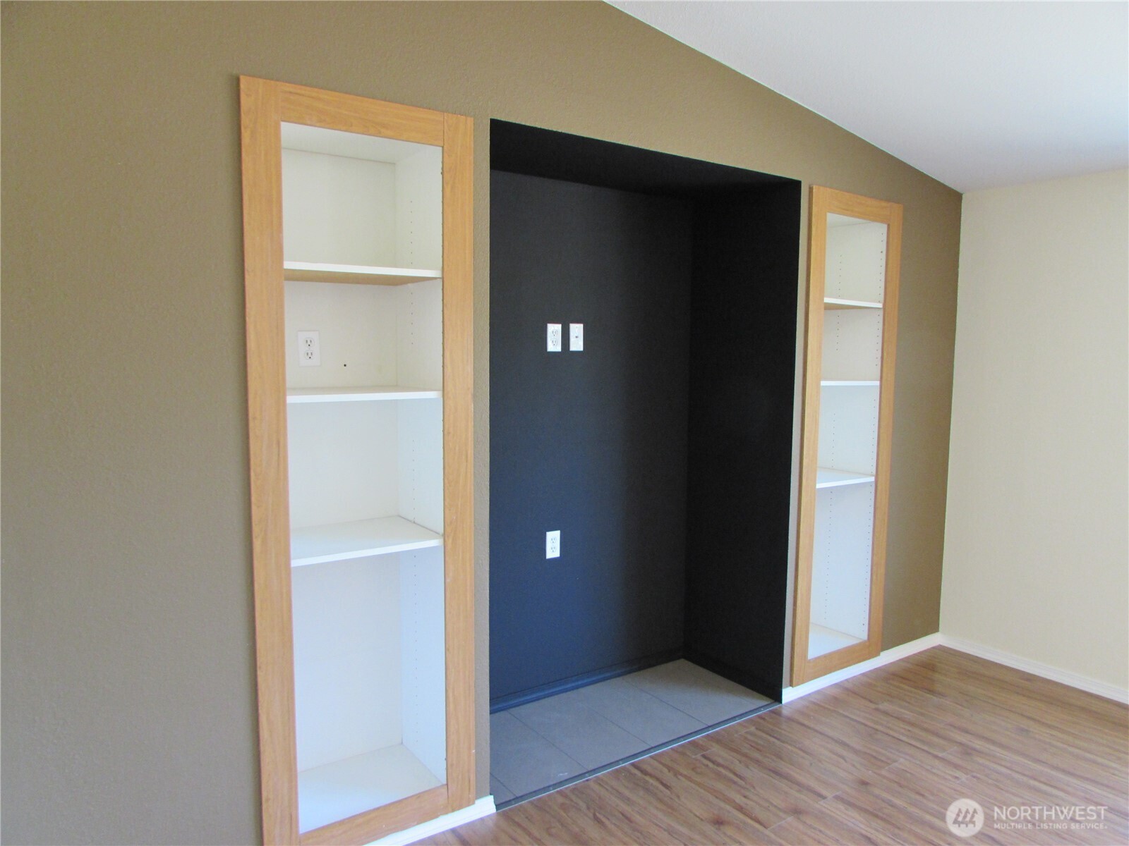 4424 84th Street 10 Property Photo 23