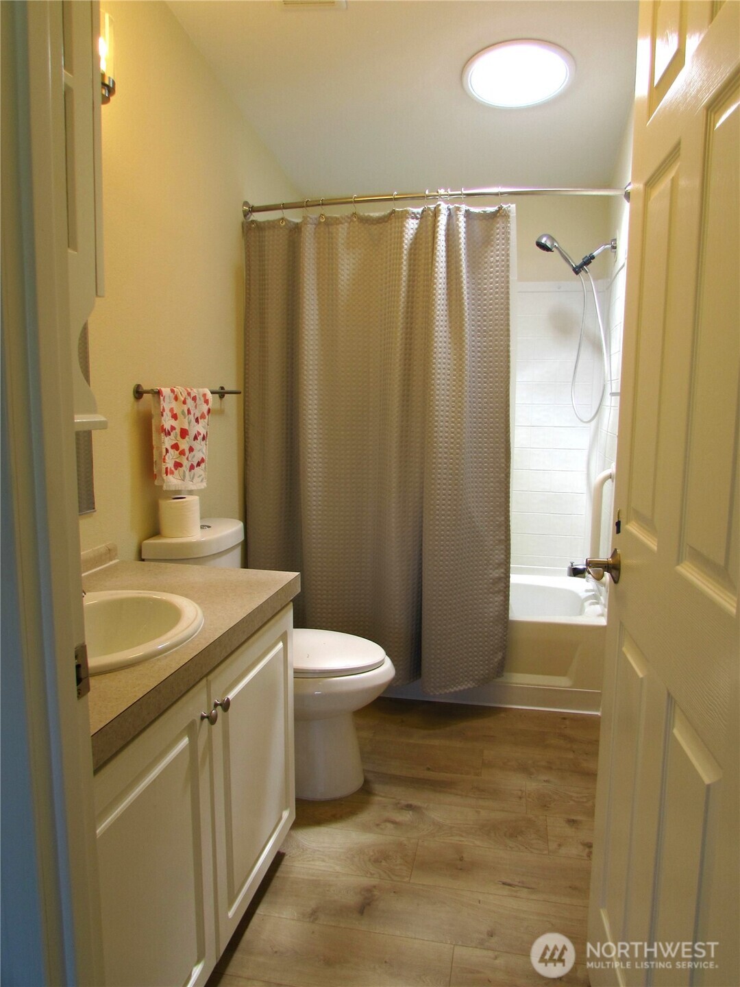 4424 84th Street 10 Property Photo 25