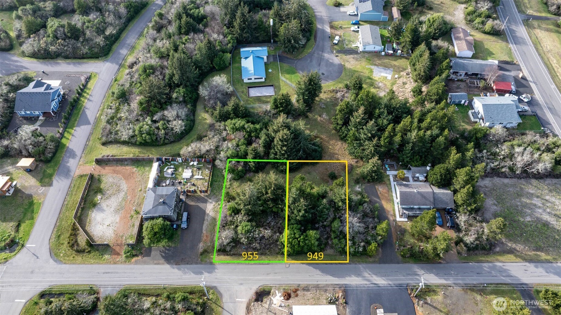 949 Tonquin Avenue Property Photo 1