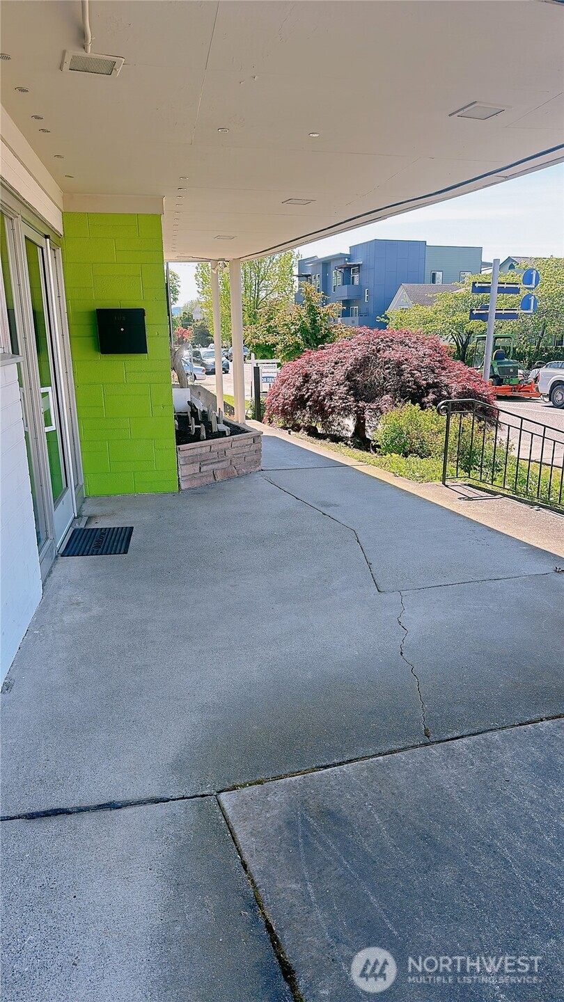 1126 N Forest Street Property Photo 6