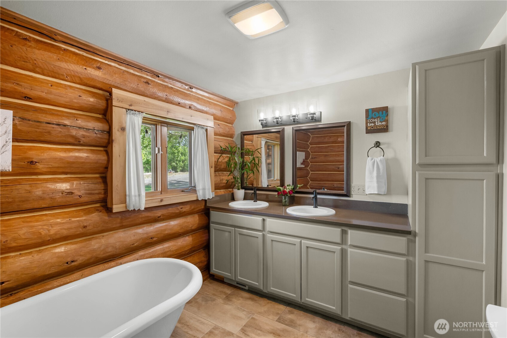 559 4th Parallel Road Property Photo 18