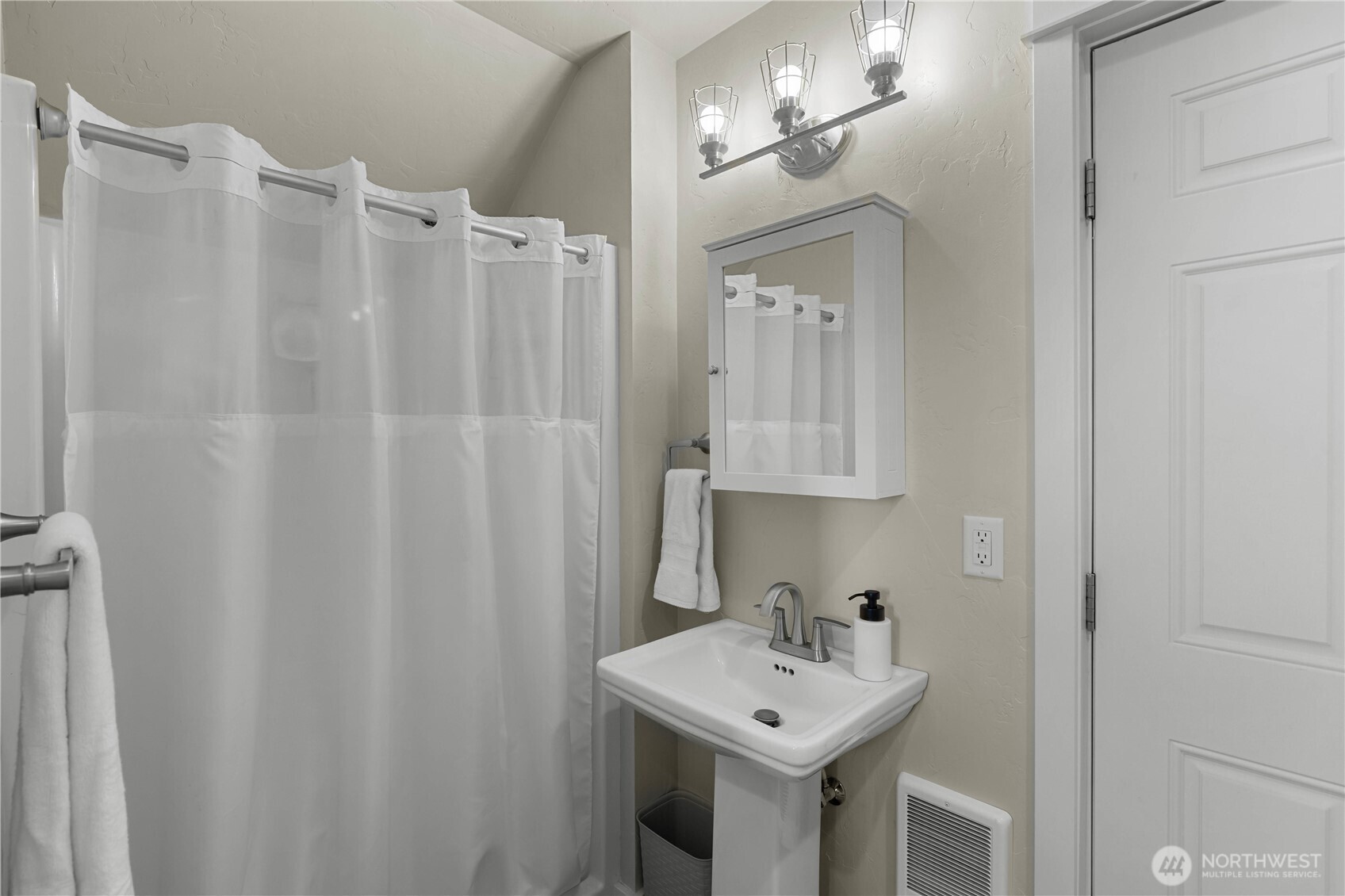 559 4th Parallel Road Property Photo 30