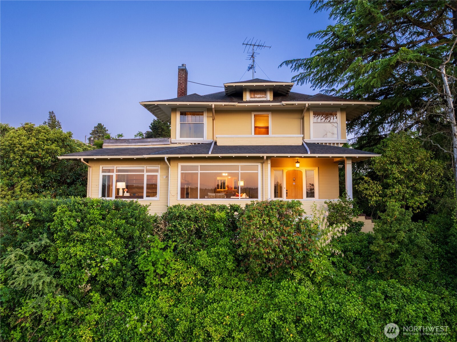 1303 E Lynn Street Property Photo 1