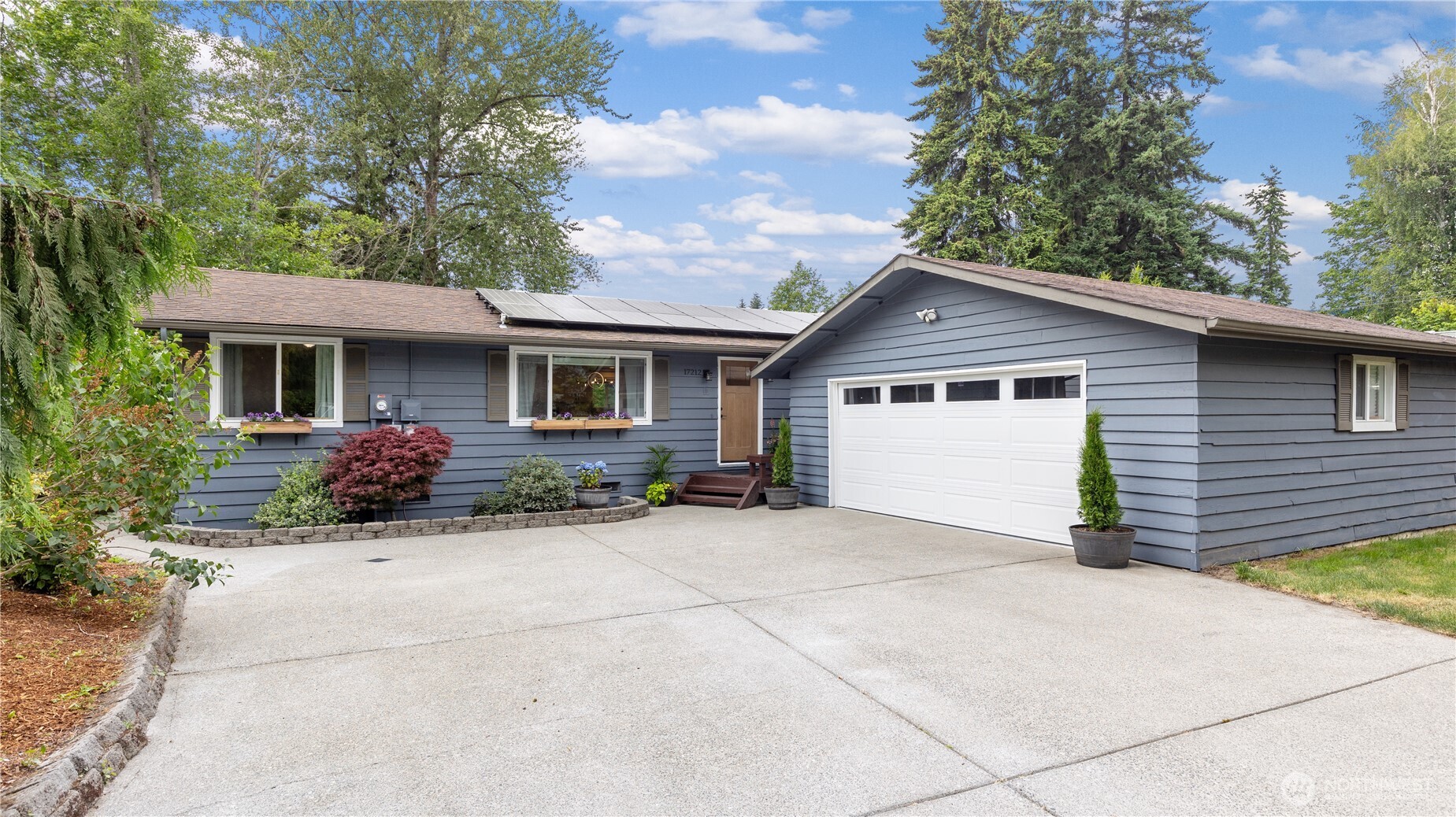 17212 Spruce Way Property Photo 1
