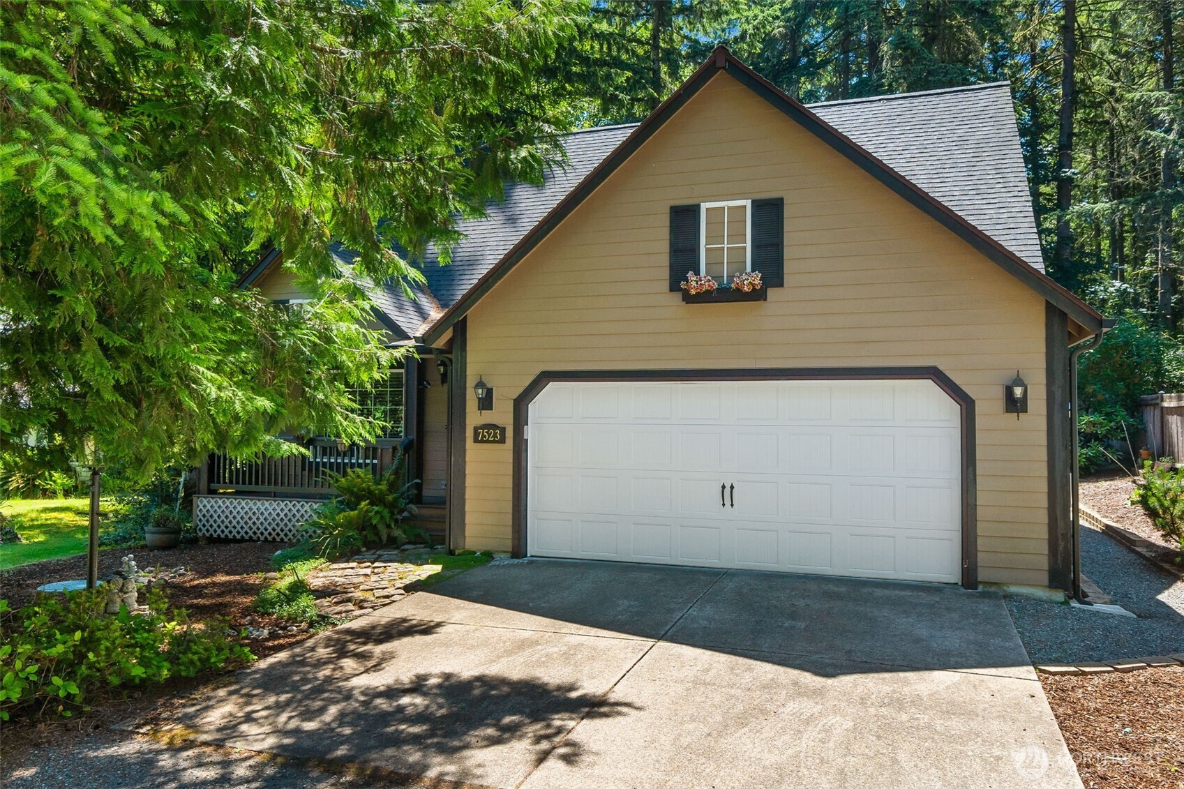 7523 Thrush Drive Property Photo 1