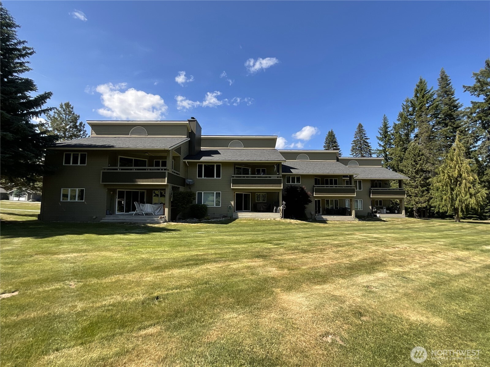 20795 Kahler Drive E7 Property Photo 1