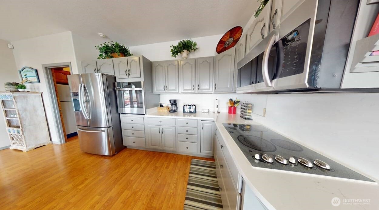 23309 J Place Property Photo 9