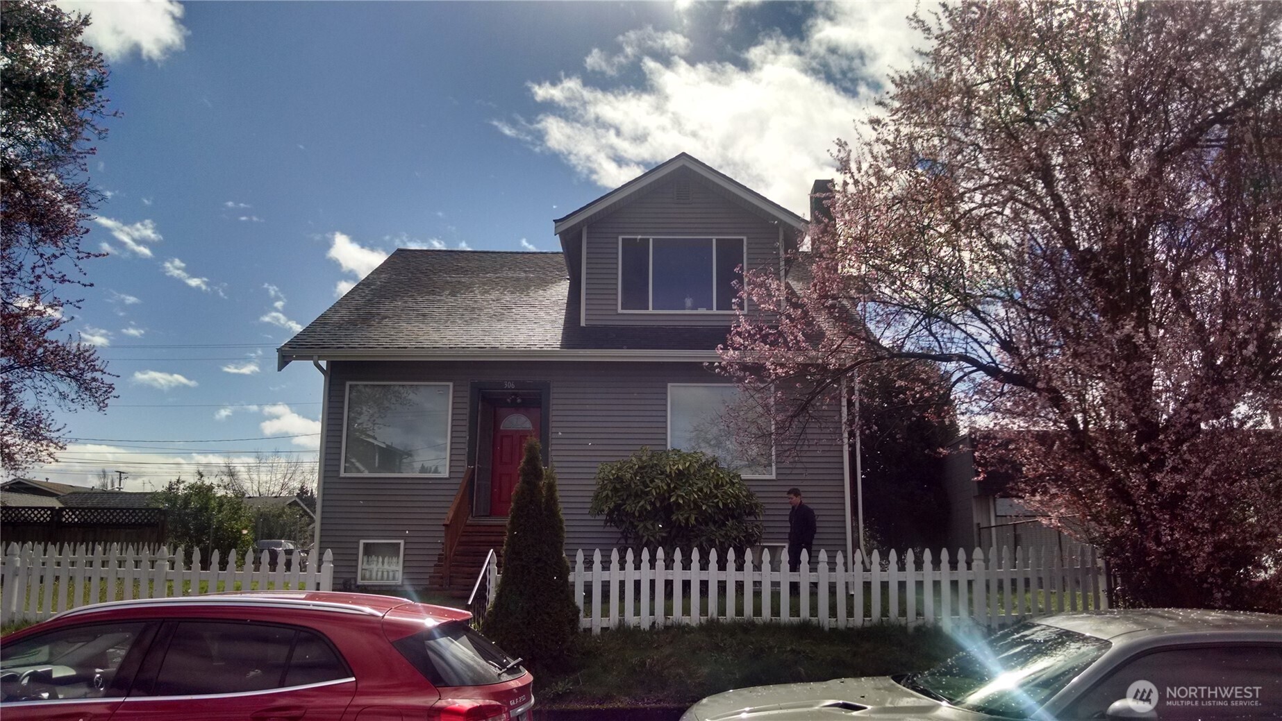 306 2nd St Property Photo 1