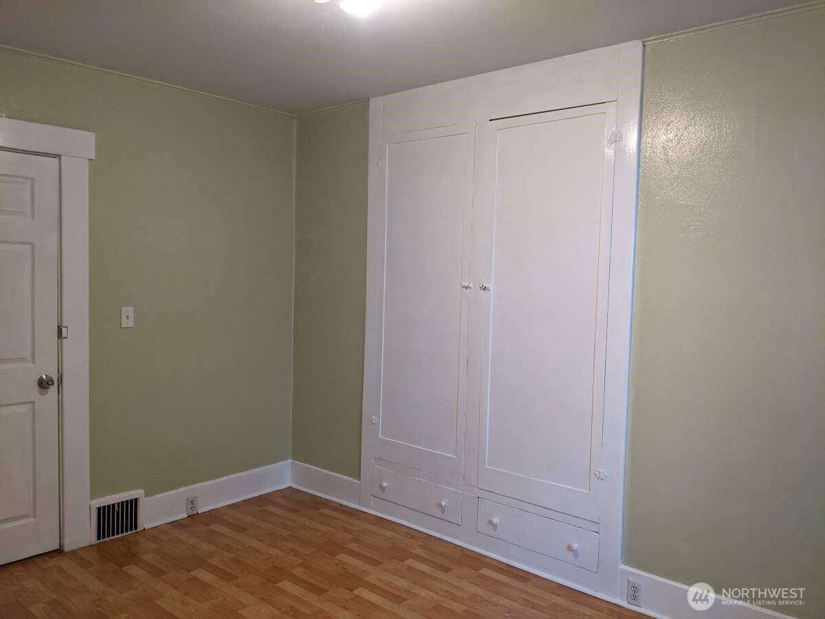 306 2nd St Property Photo 5