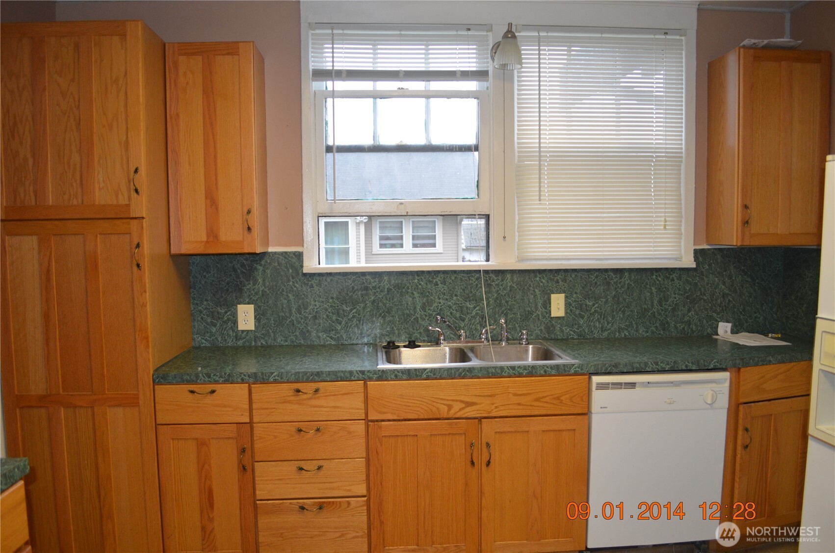 306 2nd St Property Photo 6