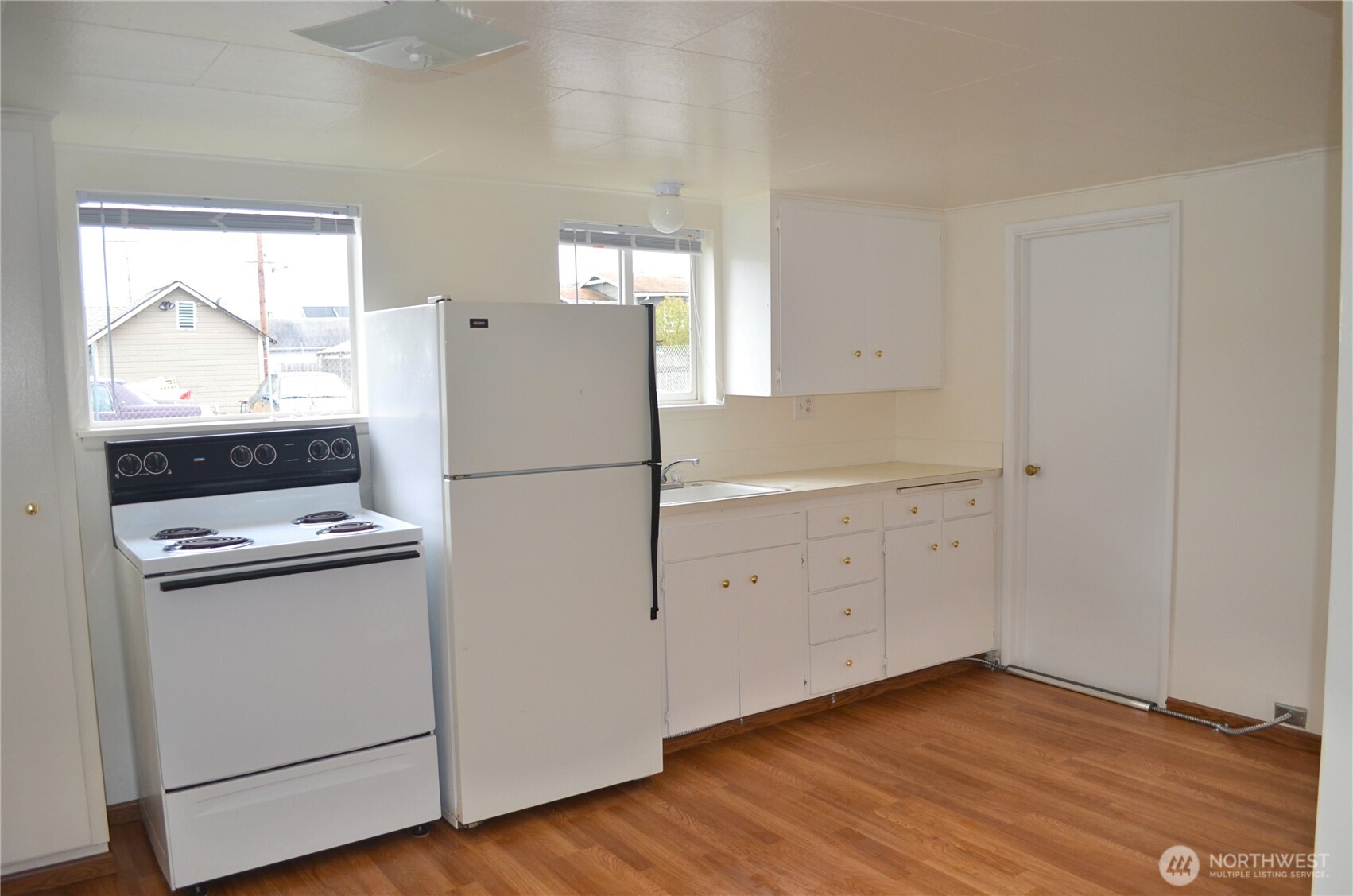 306 2nd St Property Photo 21