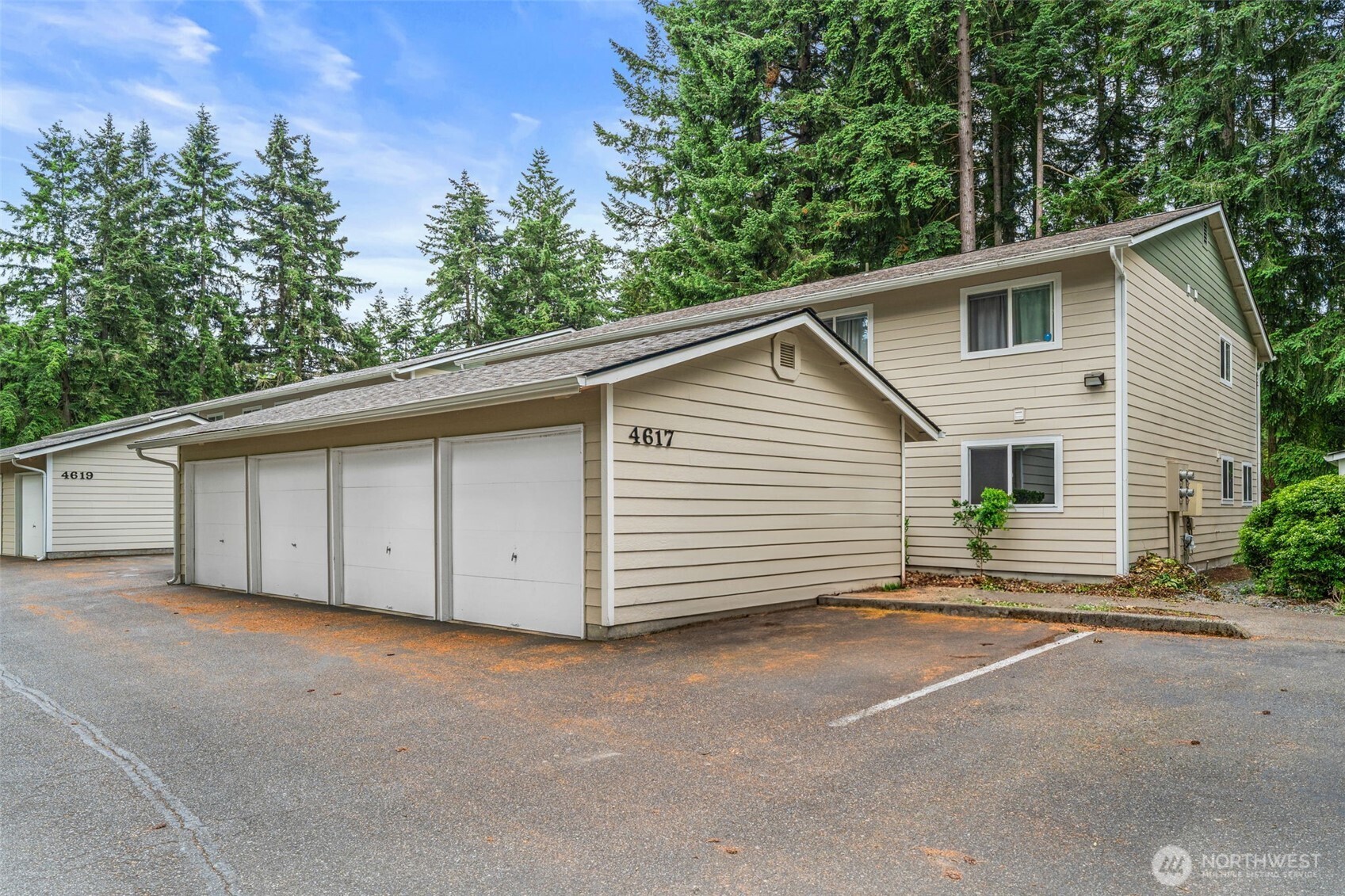 4617 Grandview Drive D Property Photo 1