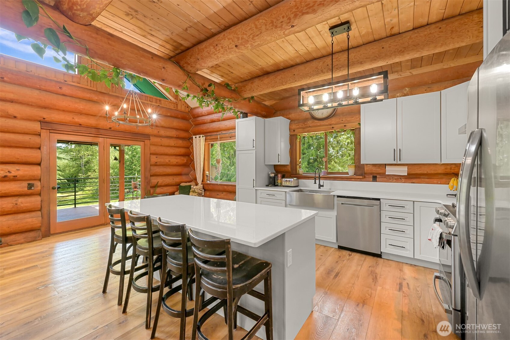 2046 E Smith Road Property Photo 15