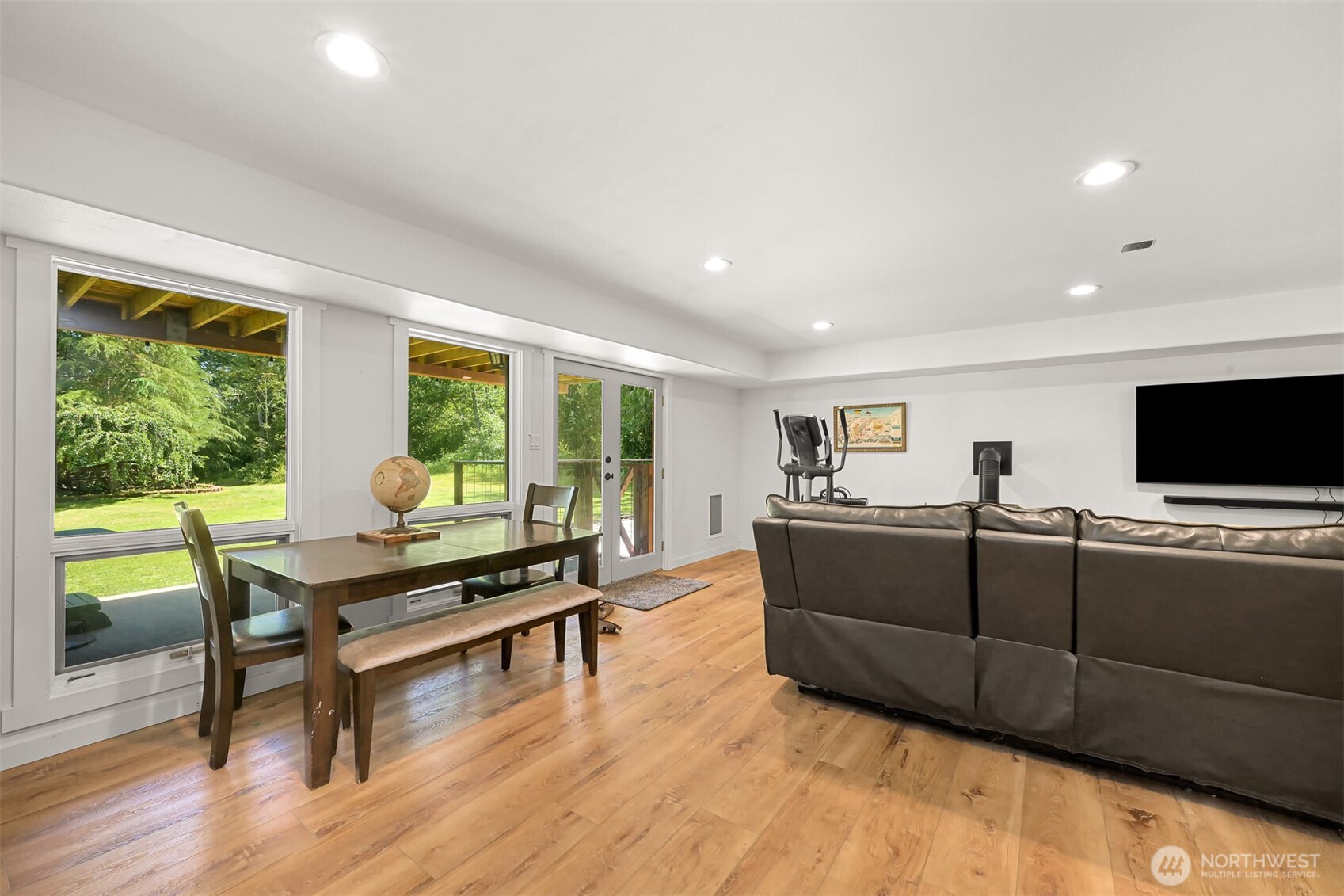 2046 E Smith Road Property Photo 25