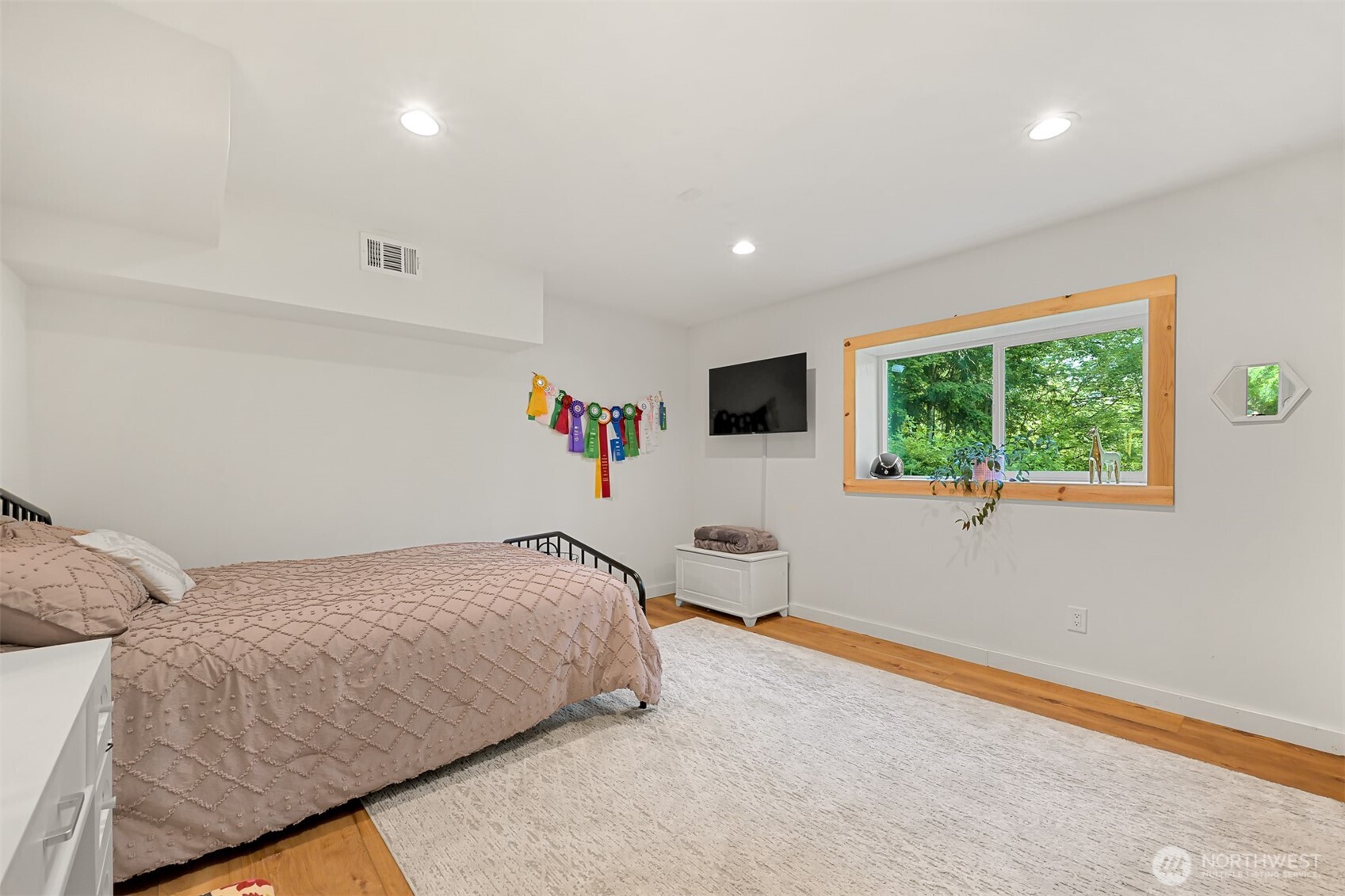 2046 E Smith Road Property Photo 27