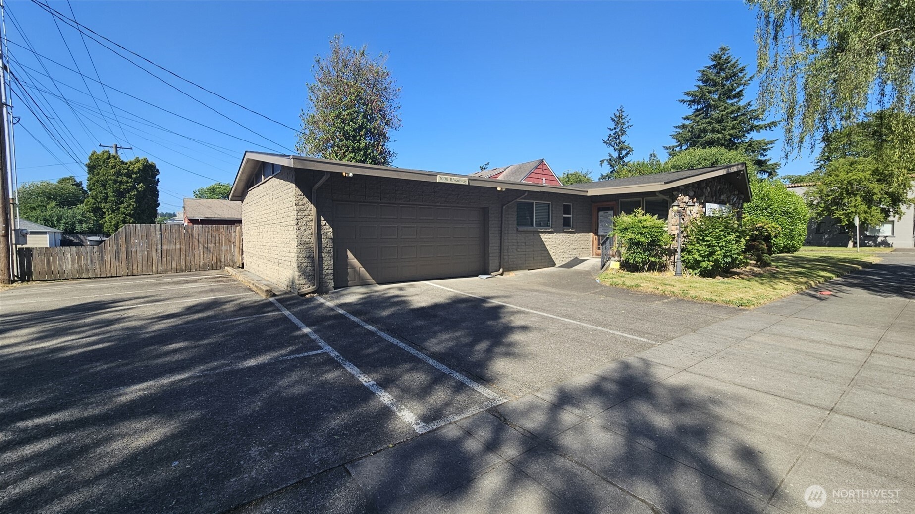 1006 Broadway Street Property Photo 2