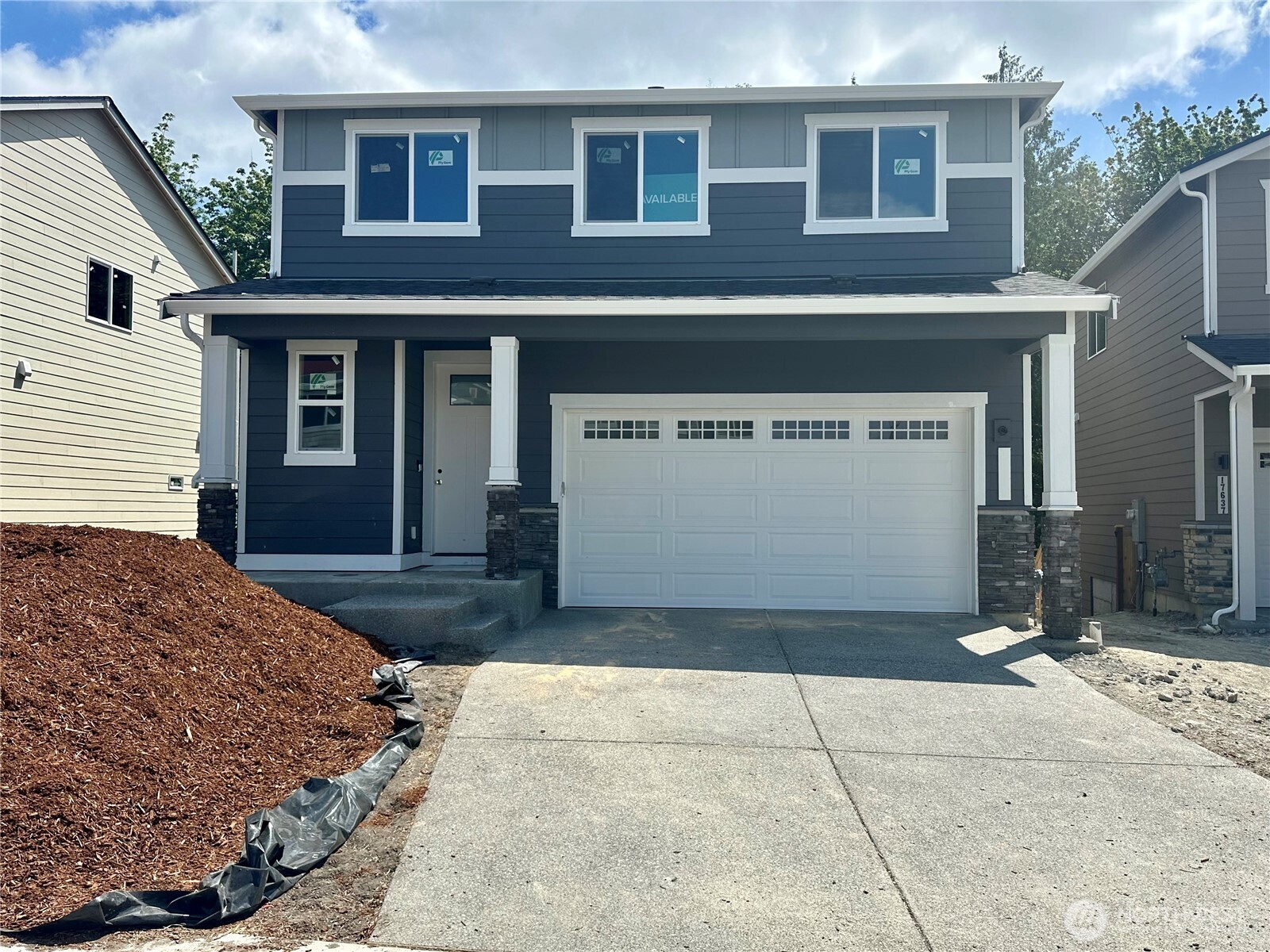 17643 Ne Midnight Sun Loop Property Photo 1