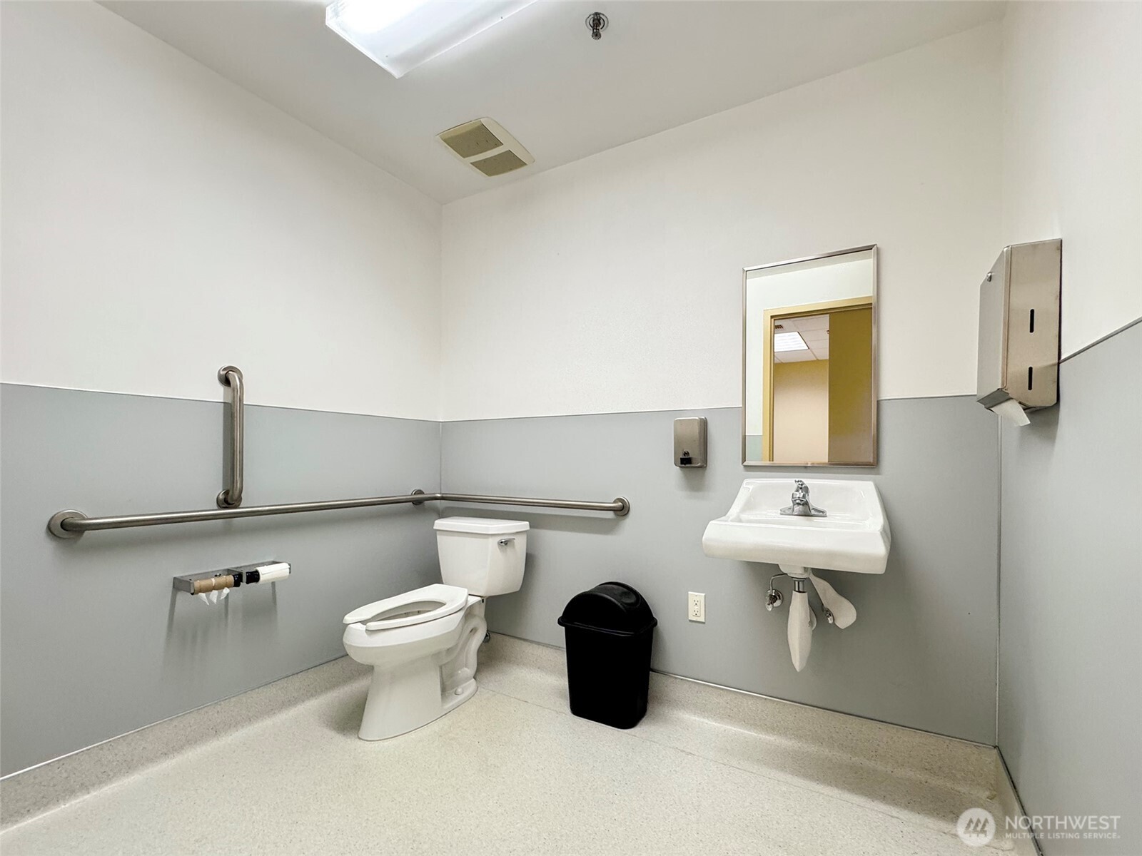 1400 W Washington Street 102 Property Photo 27