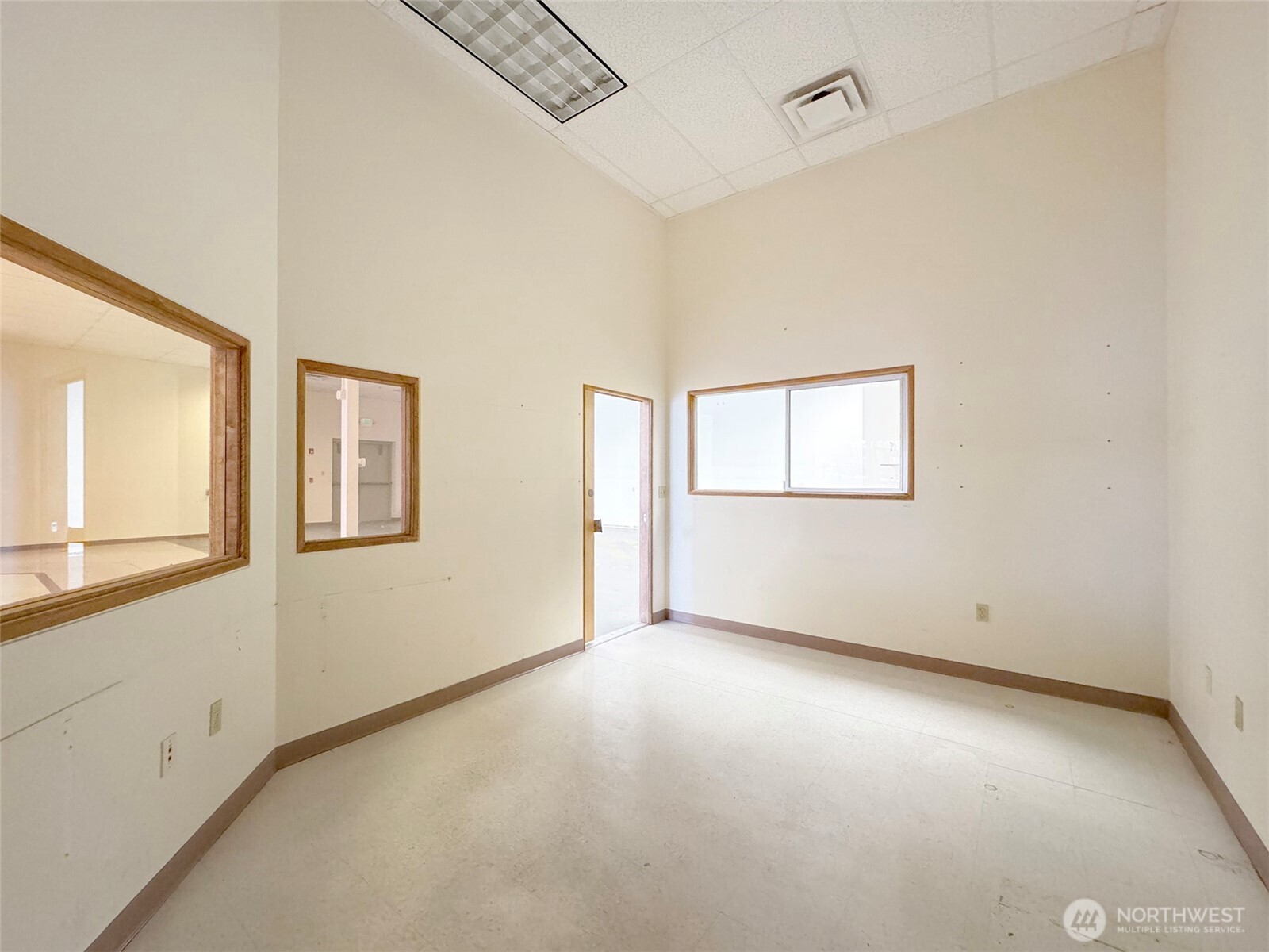 1400 W Washington Street 105 Property Photo 16