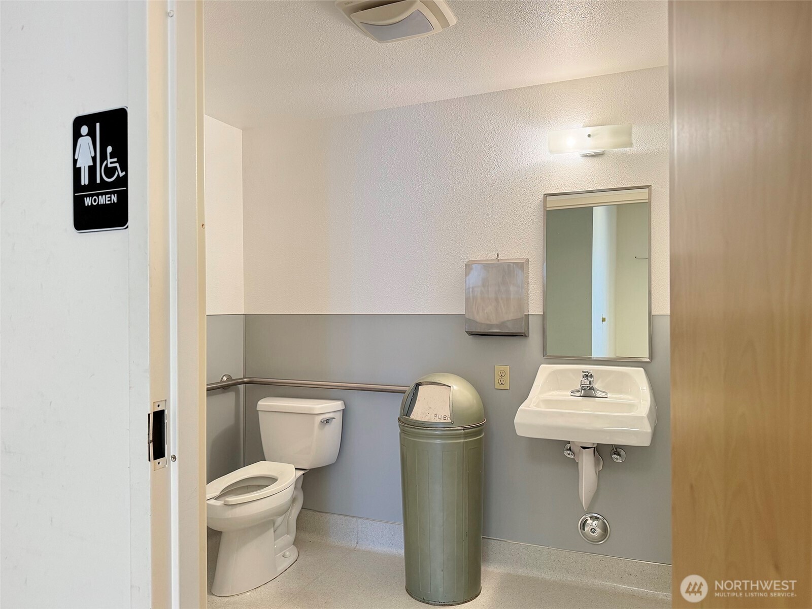 1400 W Washington Street 105 Property Photo 25