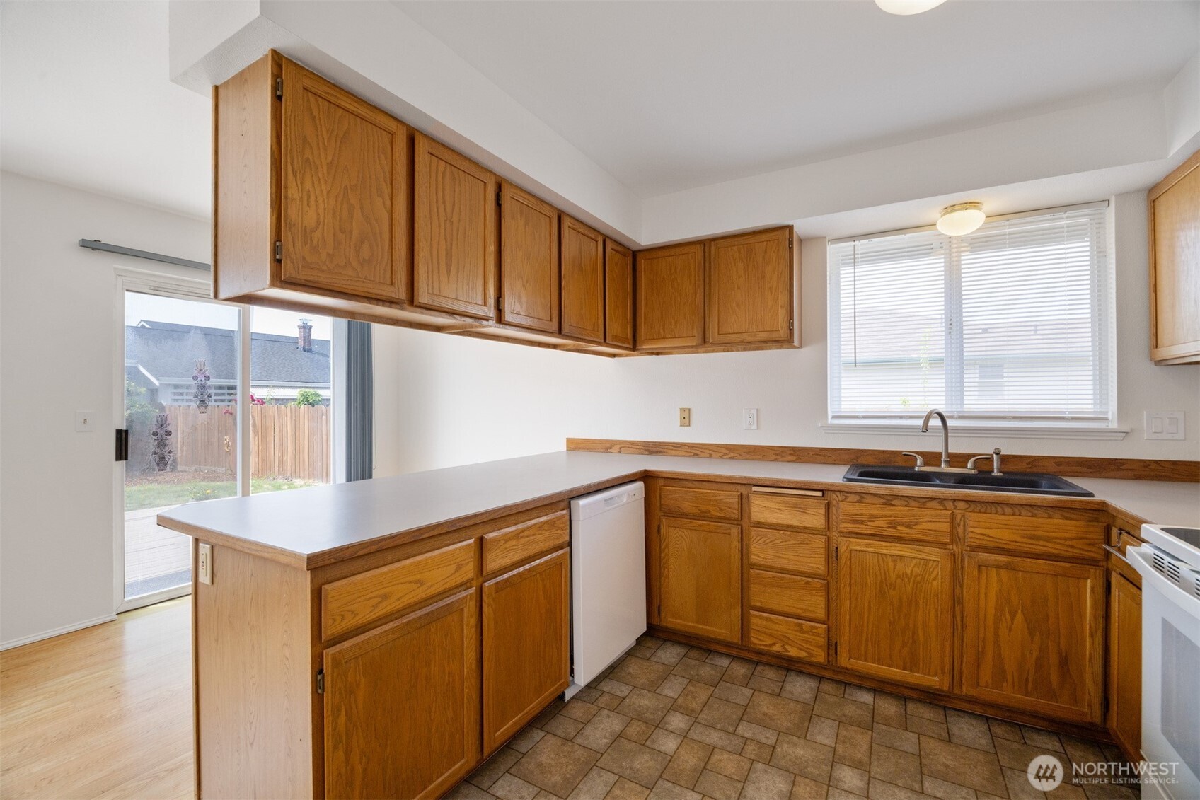 805 Cultus Mountain Drive Property Photo 8