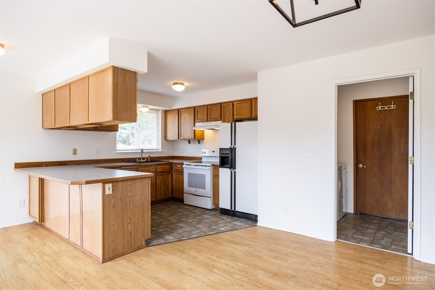 805 Cultus Mountain Drive Property Photo 11