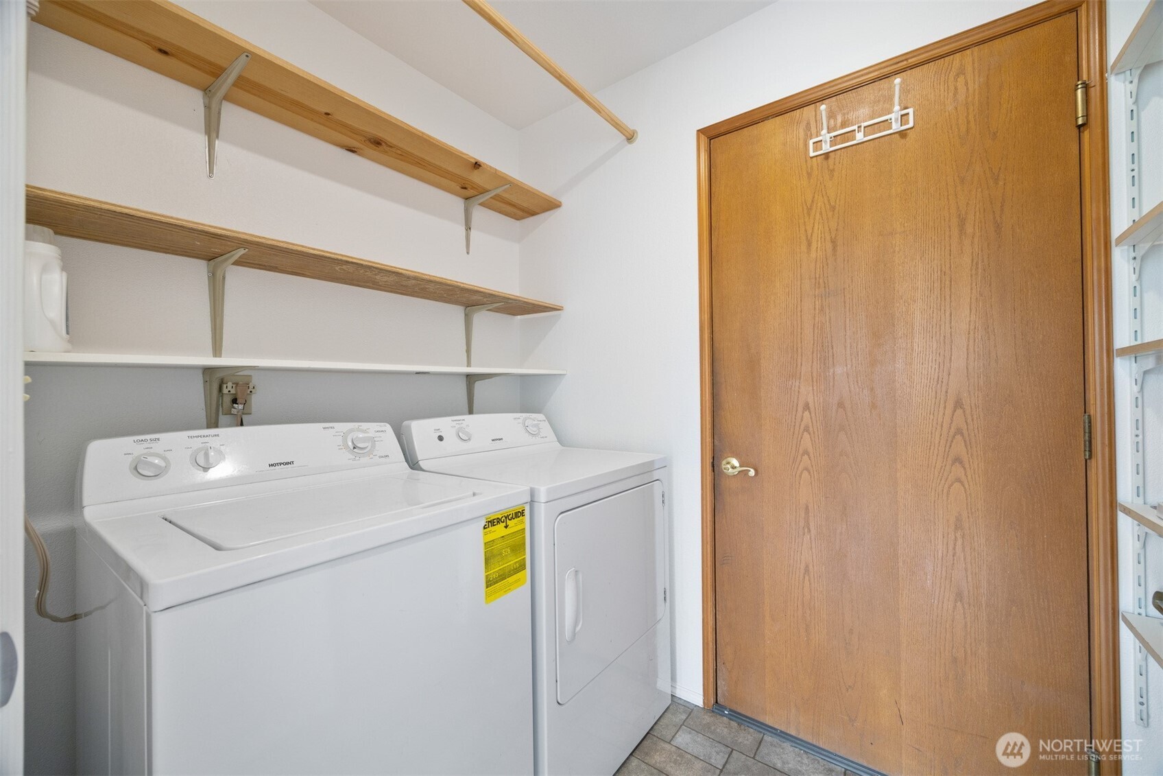 805 Cultus Mountain Drive Property Photo 12