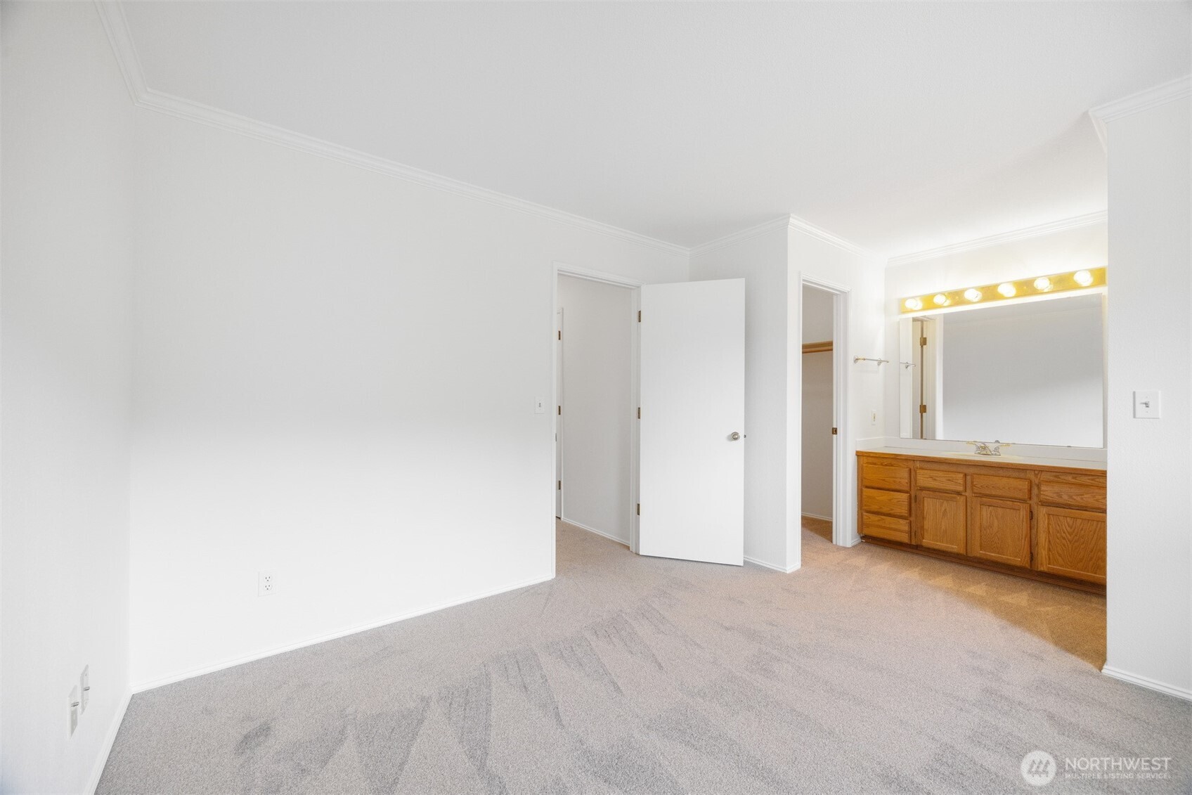 805 Cultus Mountain Drive Property Photo 13