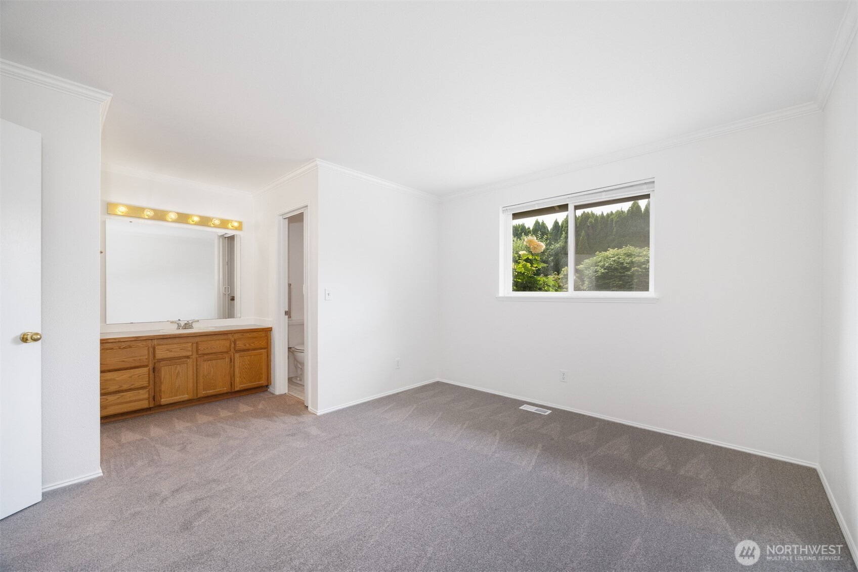 805 Cultus Mountain Drive Property Photo 14
