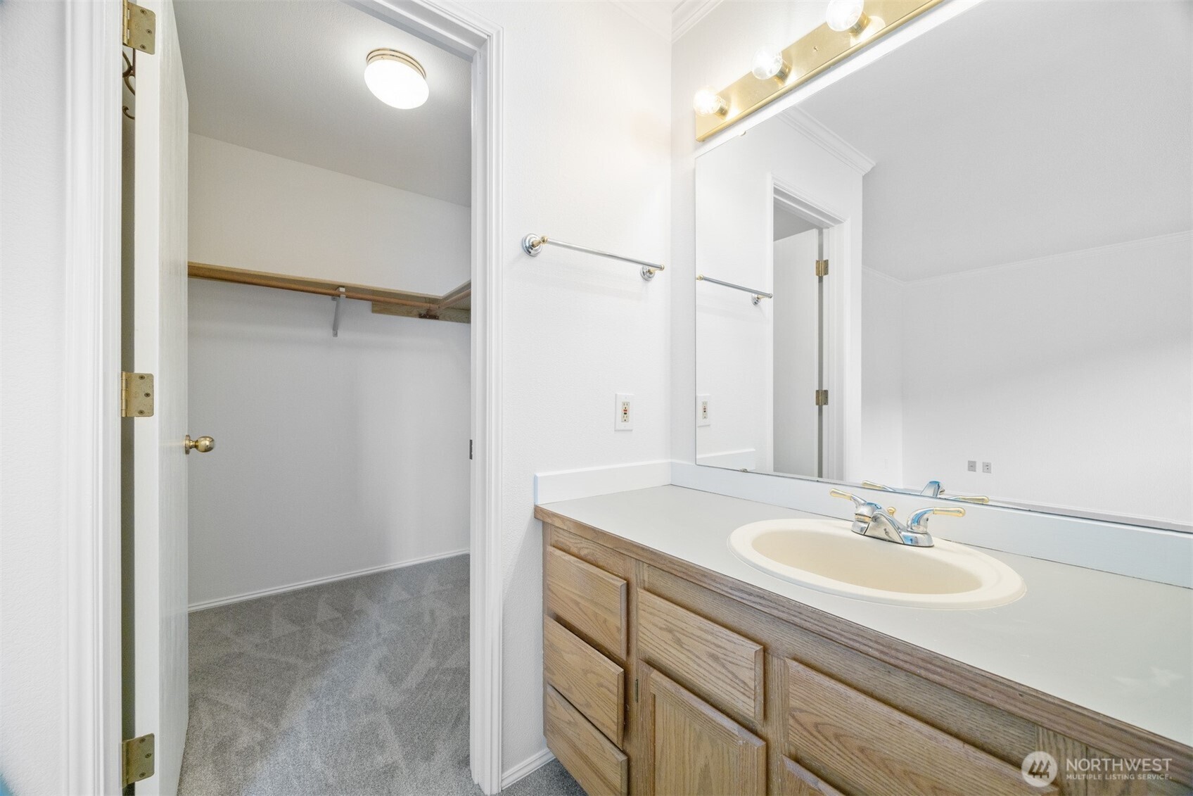 805 Cultus Mountain Drive Property Photo 15