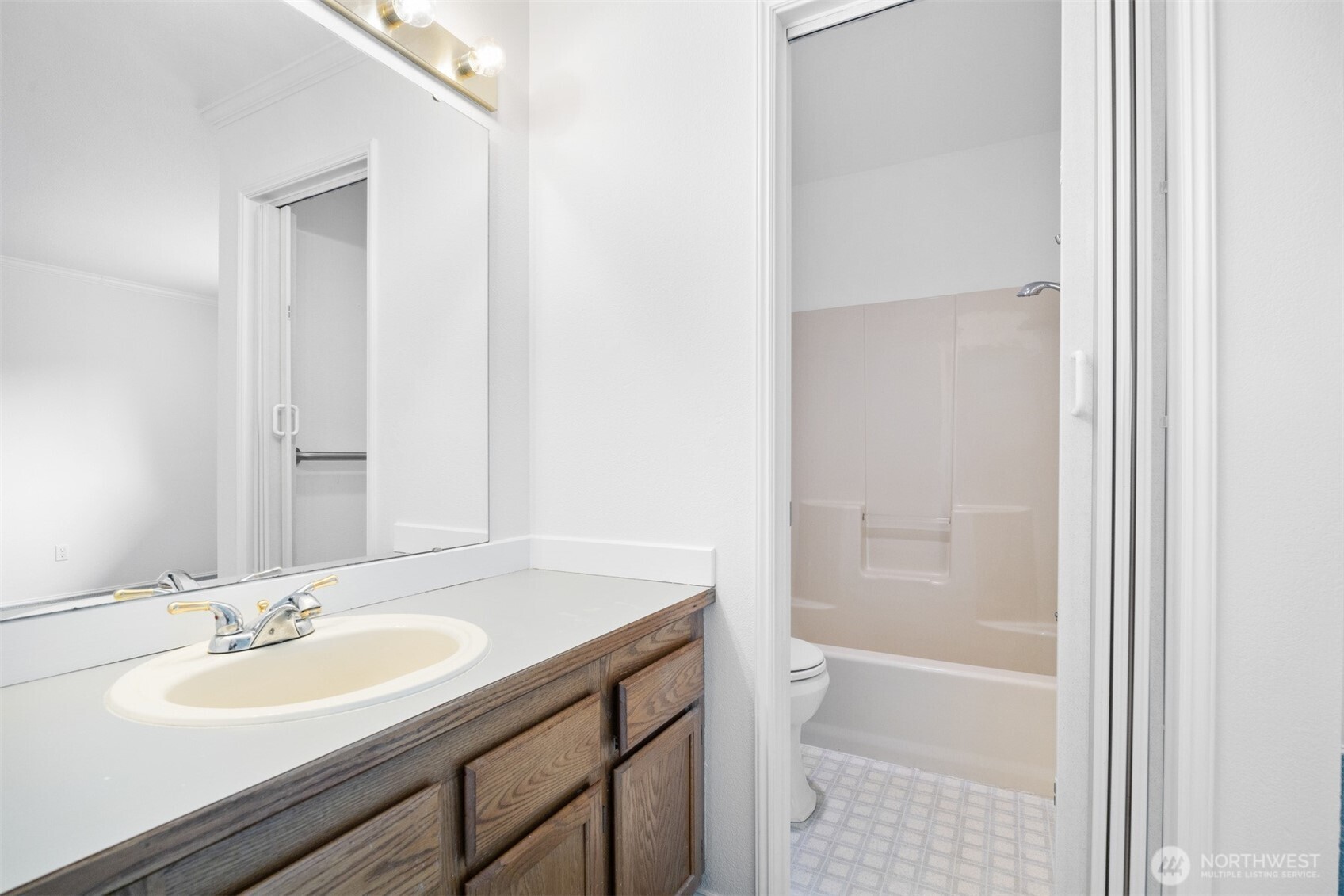 805 Cultus Mountain Drive Property Photo 17