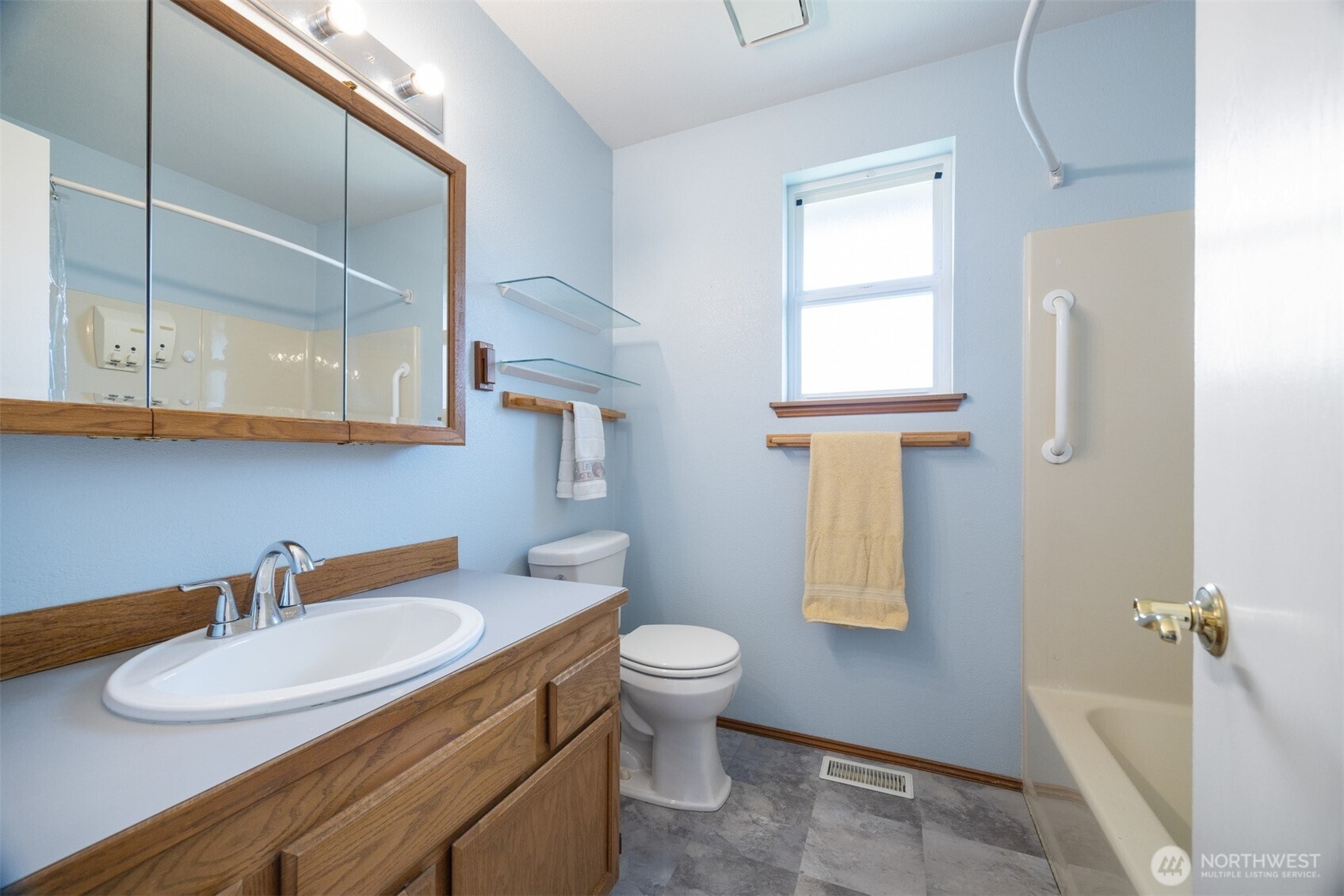 805 Cultus Mountain Drive Property Photo 22