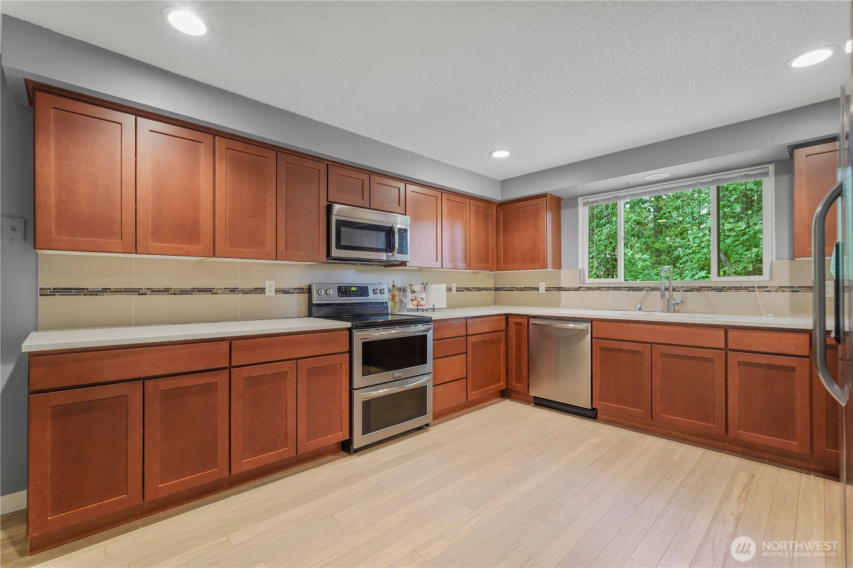13719 Pinehurst Lane Property Photo 10
