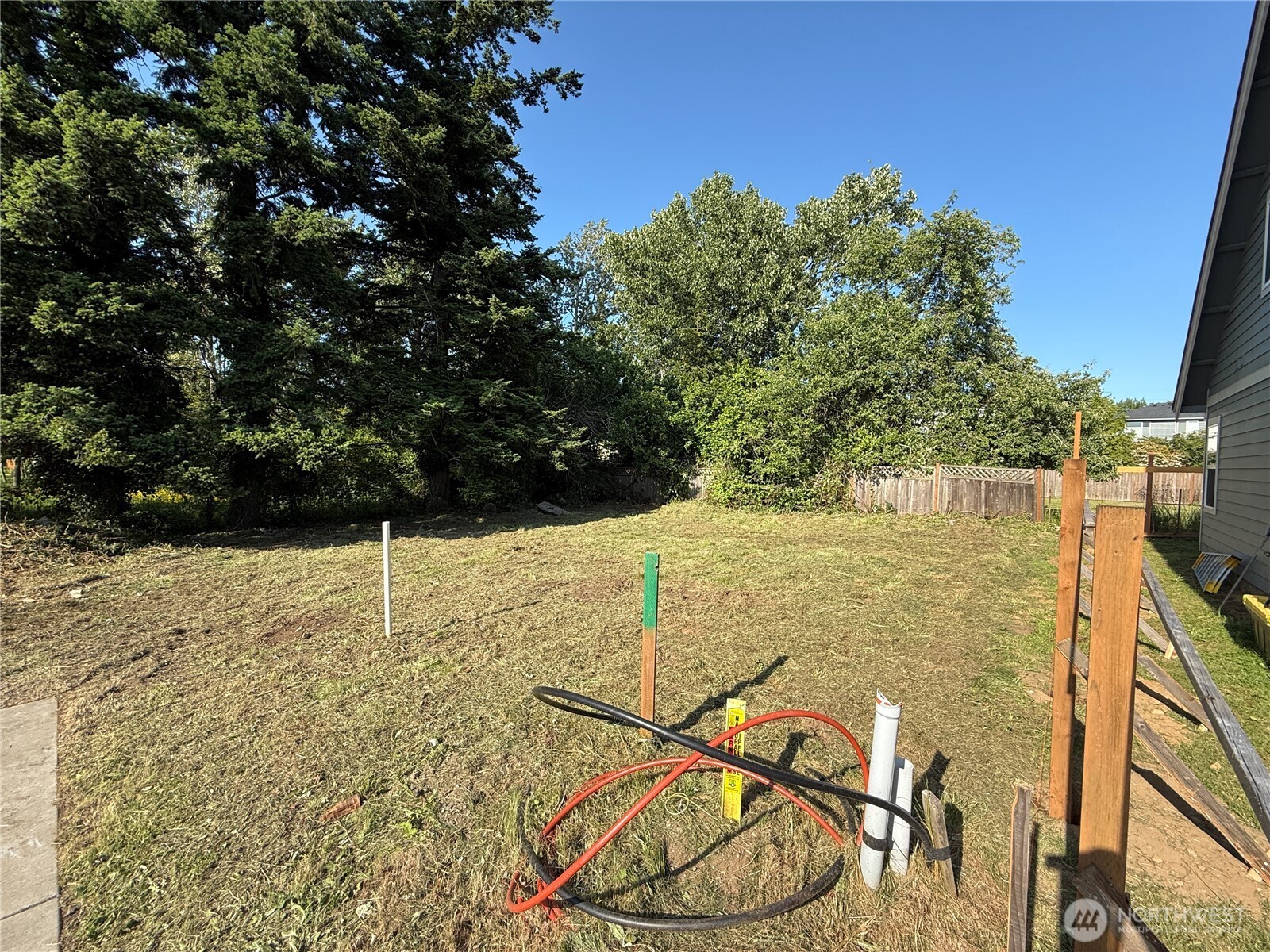 607 E Illinois Street Property Photo 2