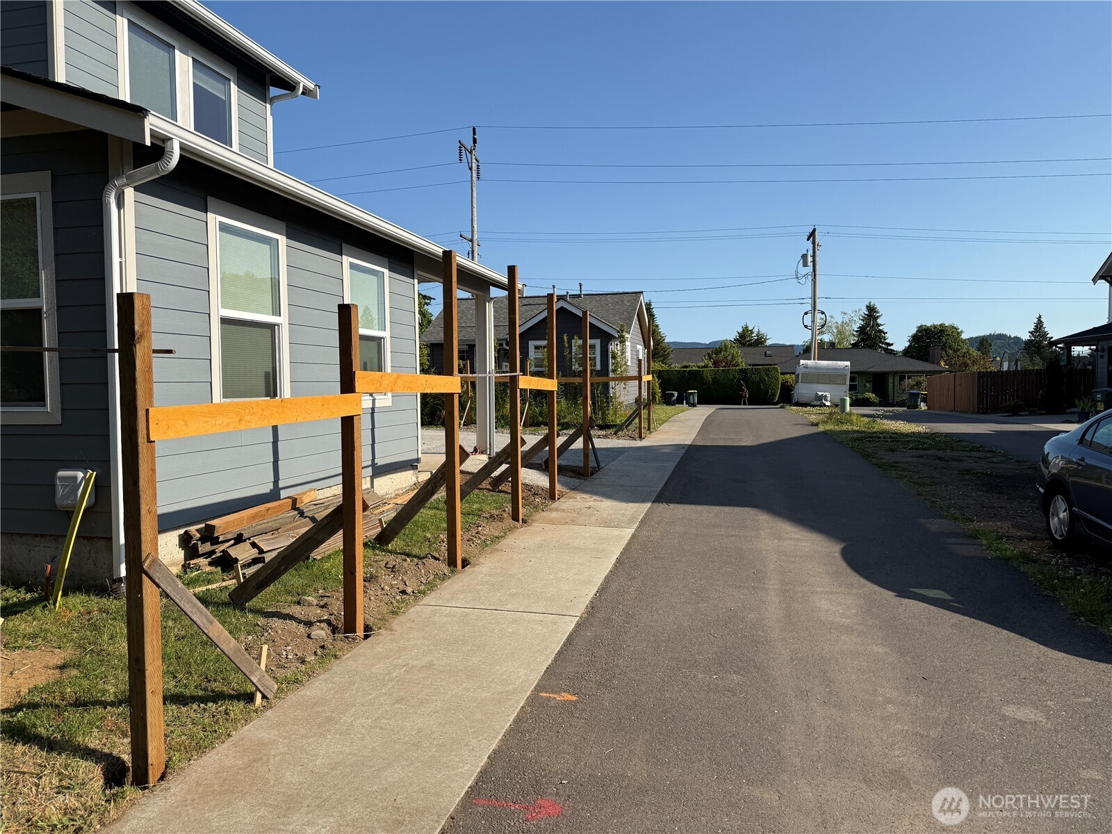 607 E Illinois Street Property Photo 6