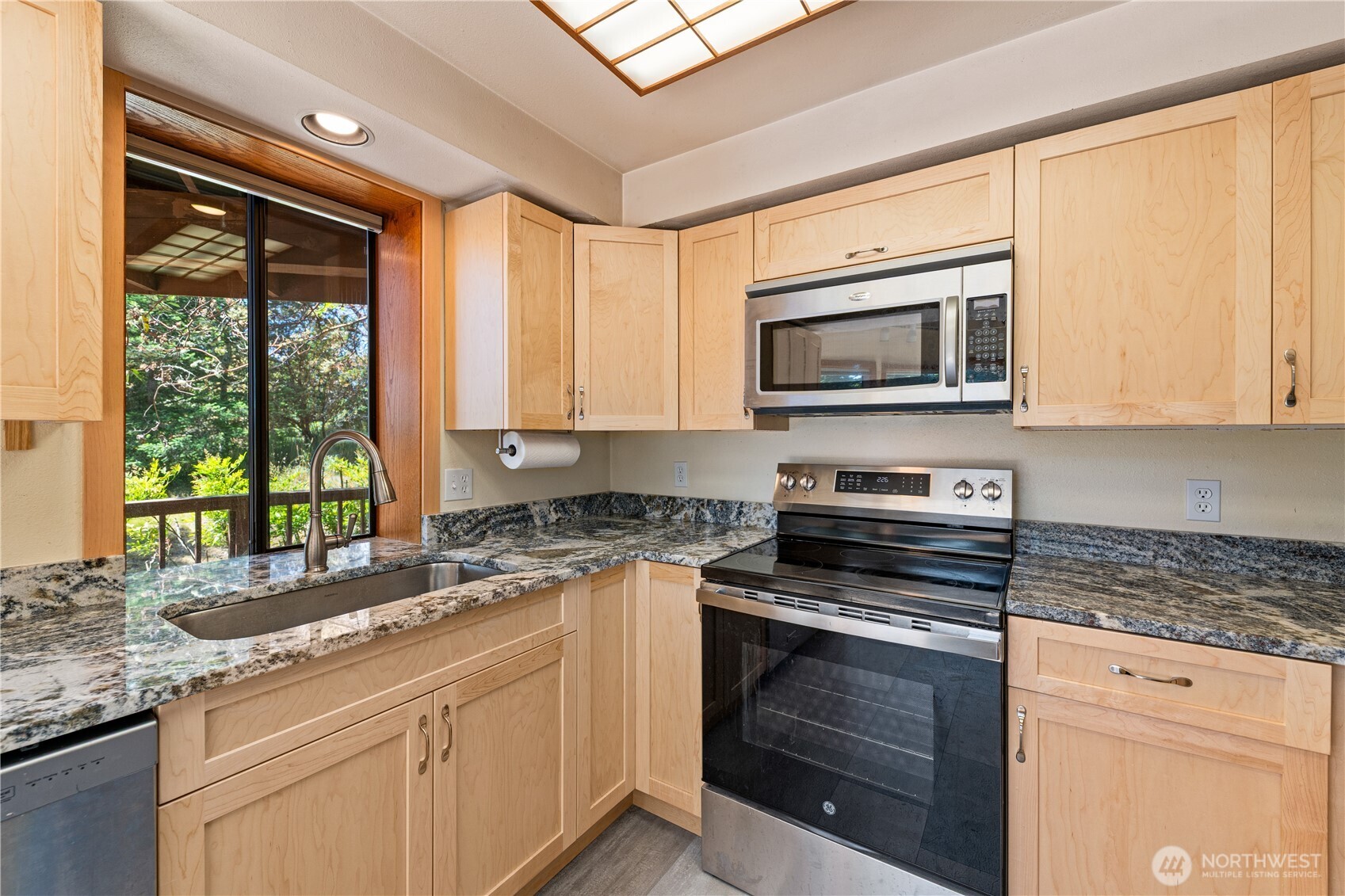 100 Quail Crossing Rd Property Photo 6