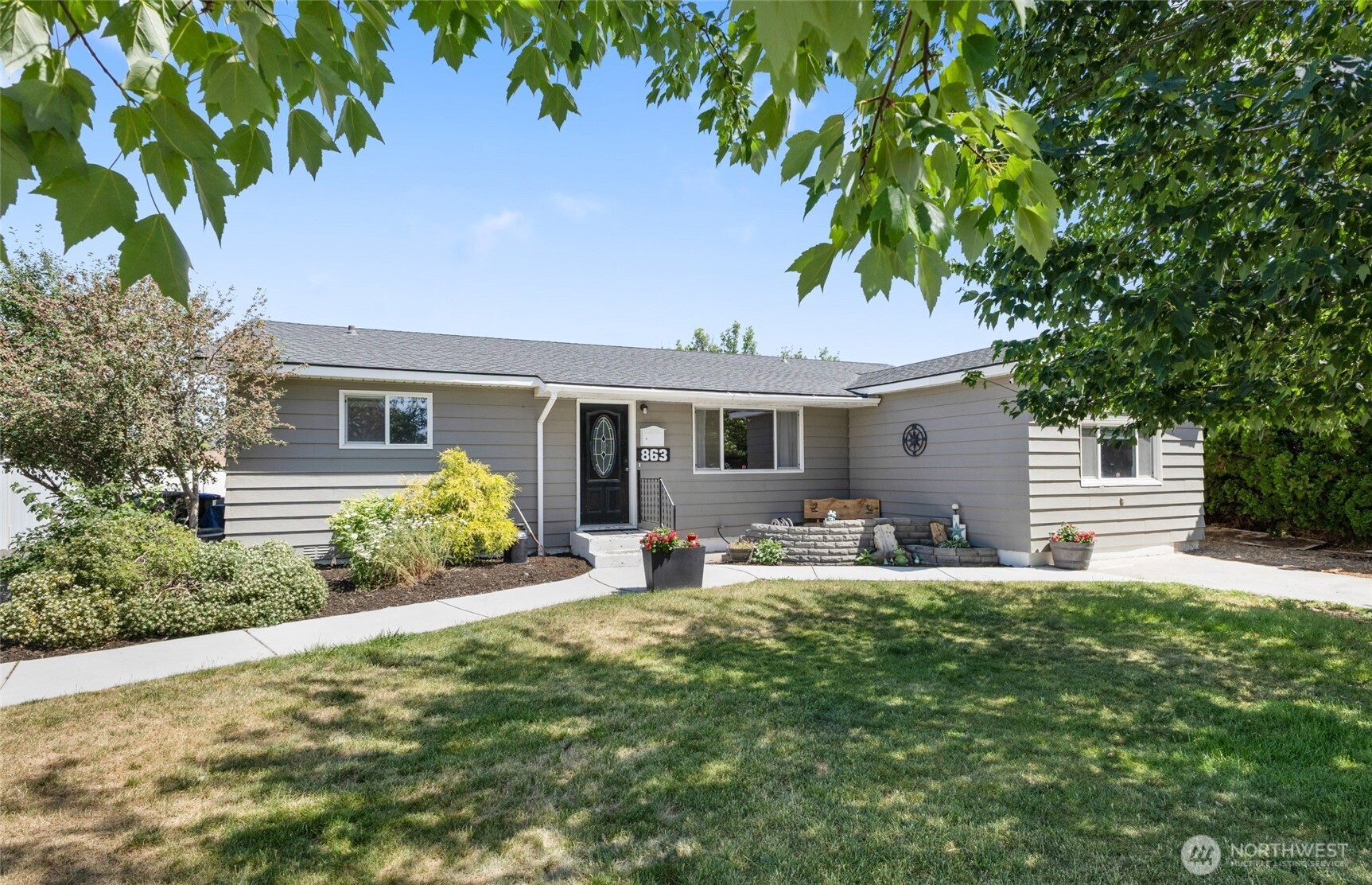 863 N Vista Drive Property Photo 1