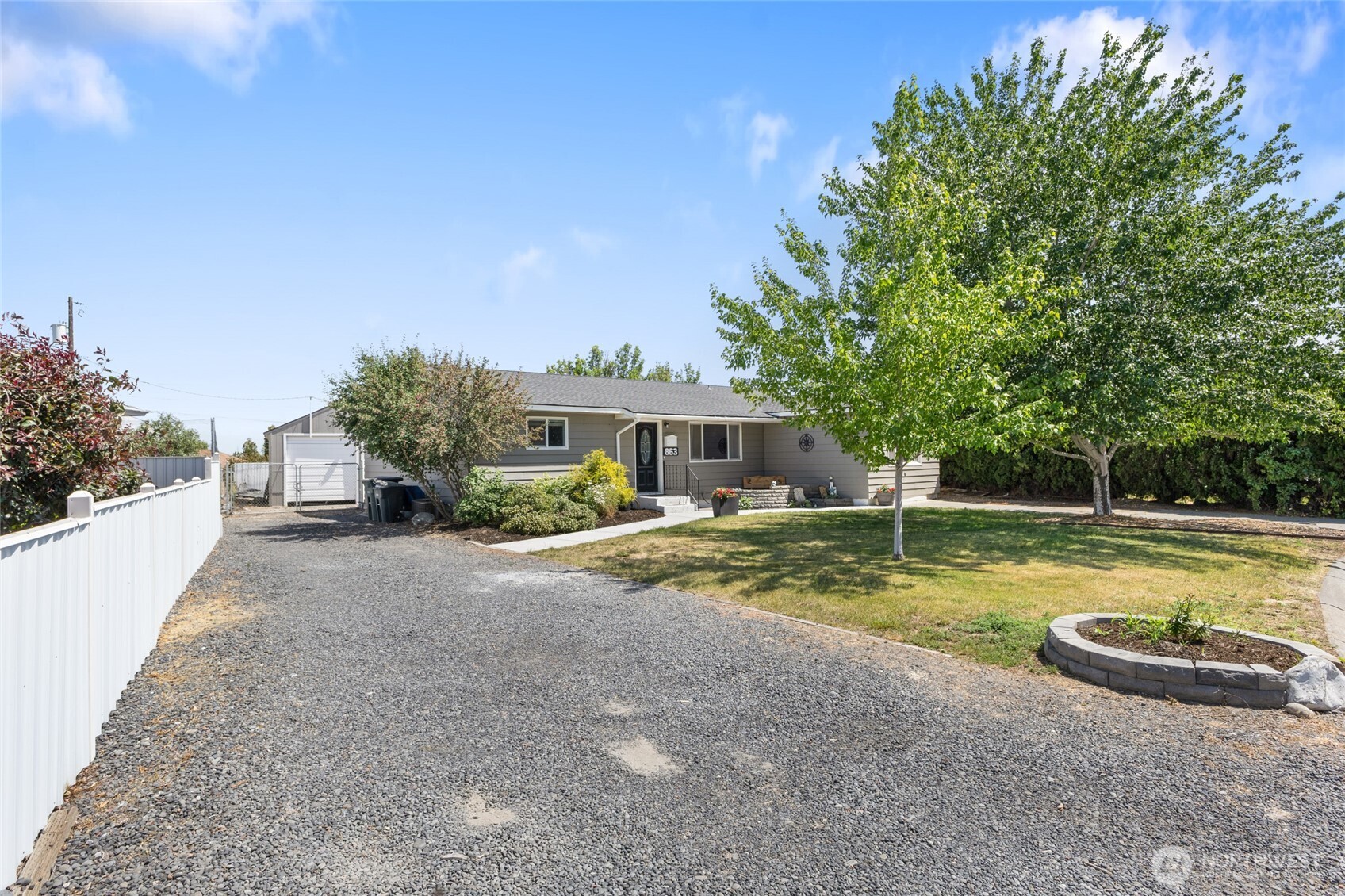 863 N Vista Drive Property Photo 4